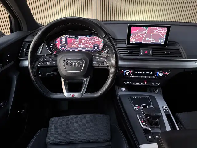 Audi Q5 view 10