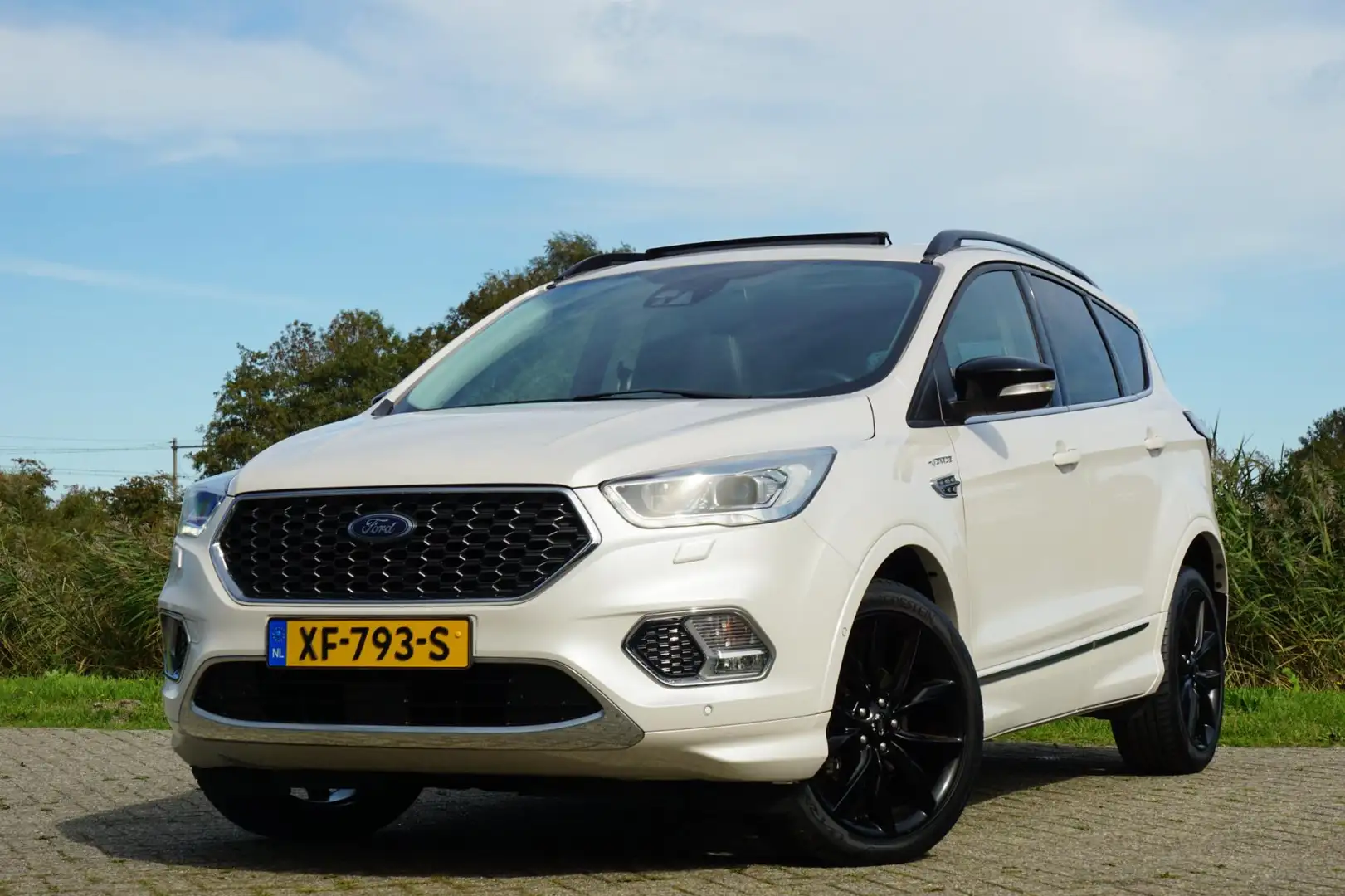 Ford Kuga 1.5 EcoBoost Vignale | White Platinum | Schuif-/Pa Weiß - 2