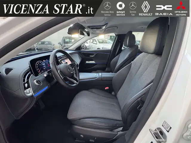 Mercedes-Benz E-Class view 4