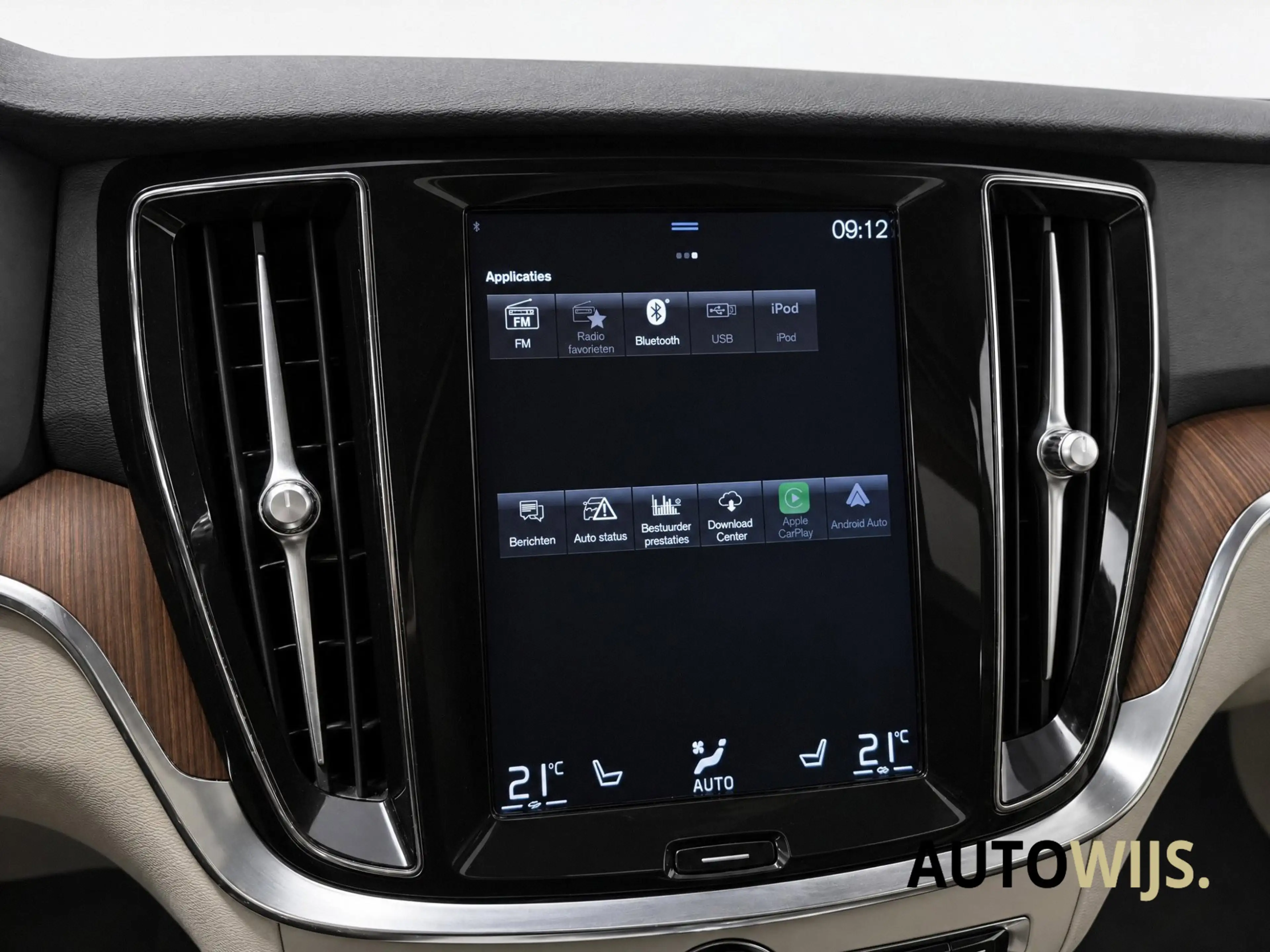 Volvo V60 2.0 T6 Twin Engine AWD Momentum Pro|PANO|CAMERA|ST — photo 17