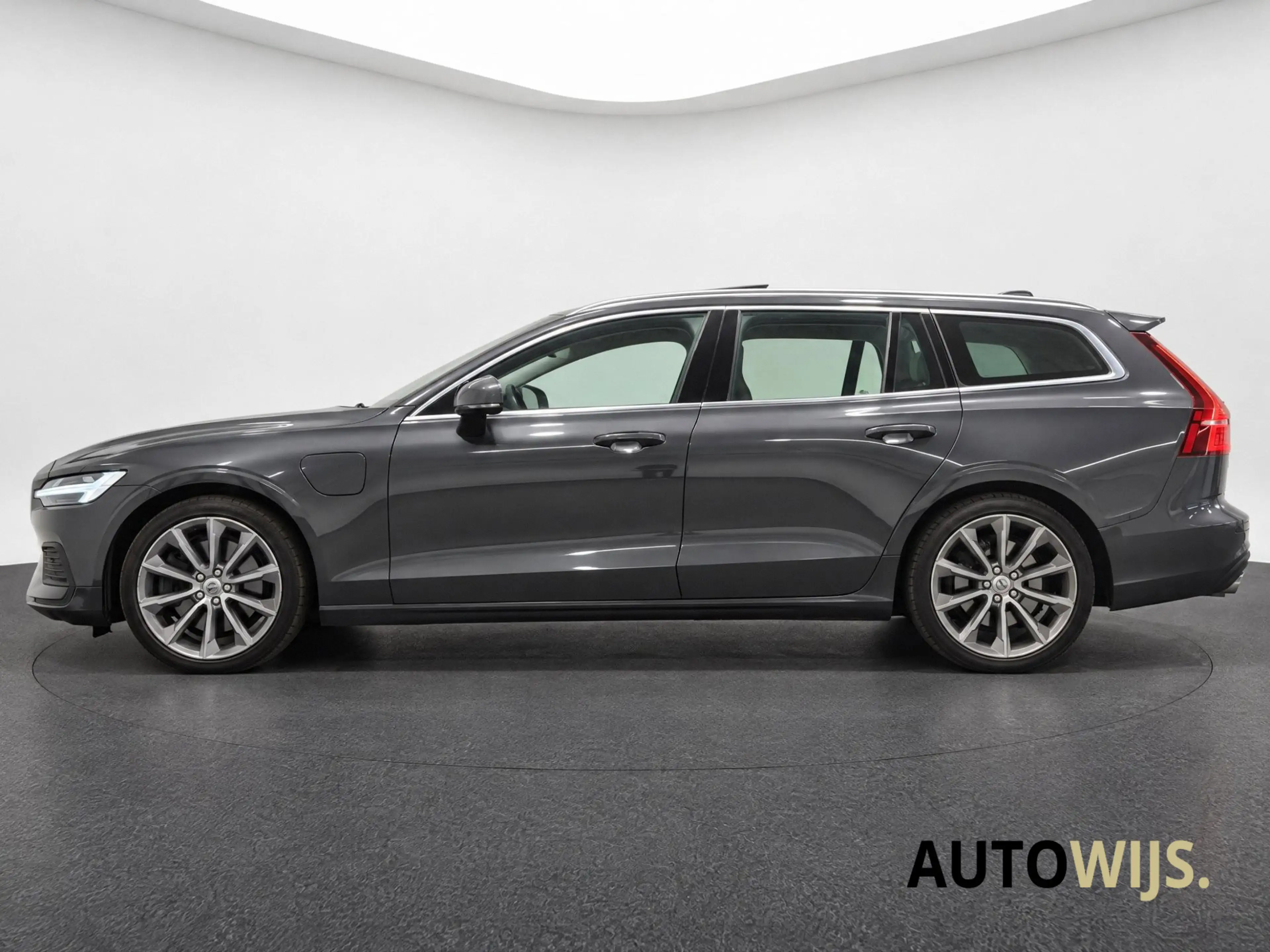 Volvo V60 2.0 T6 Twin Engine AWD Momentum Pro|PANO|CAMERA|ST — photo 4