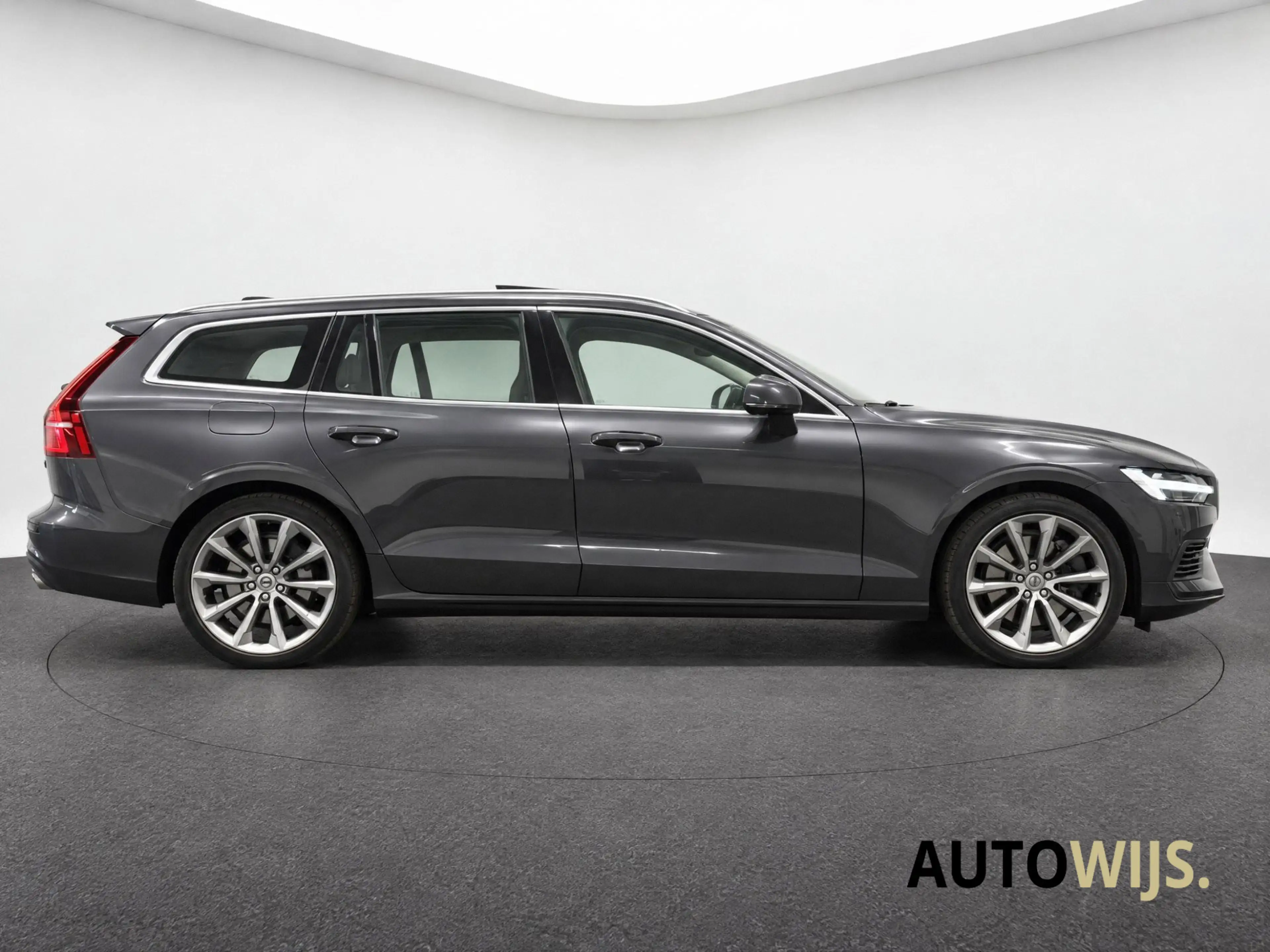 Volvo V60 2.0 T6 Twin Engine AWD Momentum Pro|PANO|CAMERA|ST — photo 10