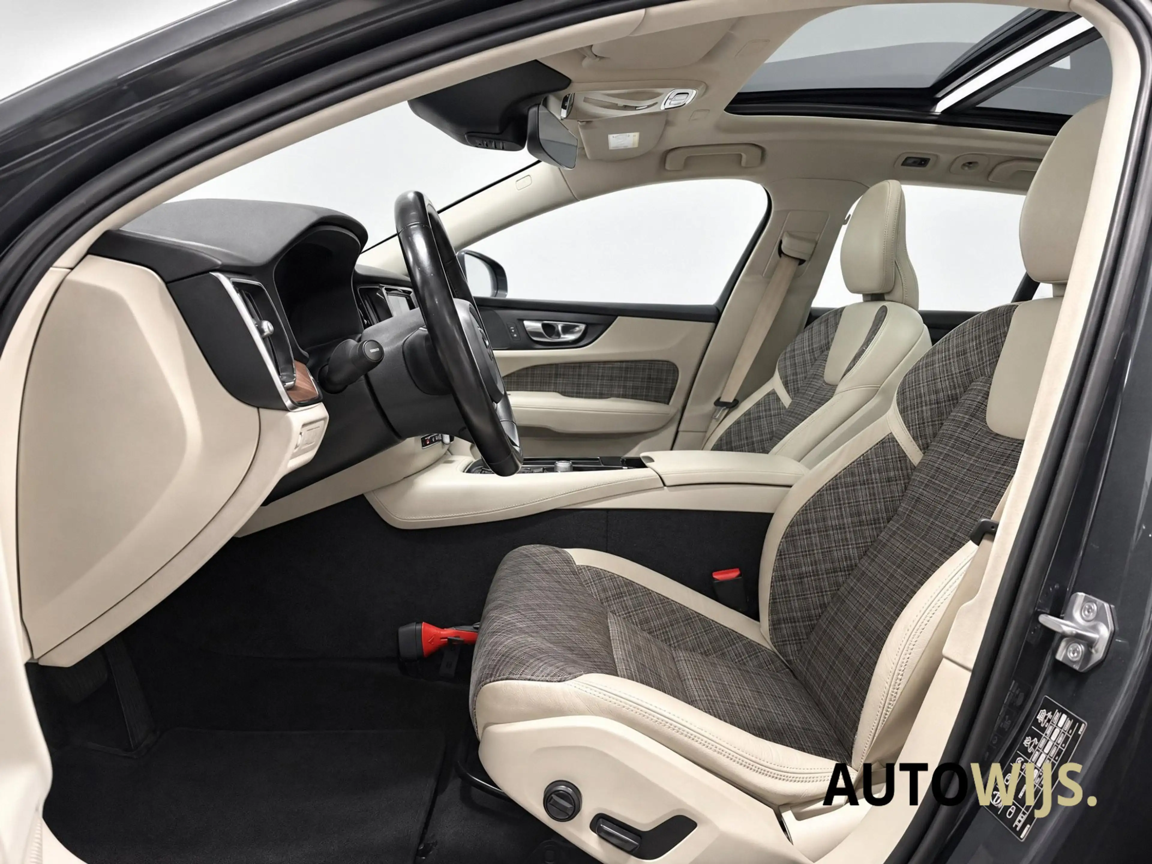 Volvo V60 2.0 T6 Twin Engine AWD Momentum Pro|PANO|CAMERA|ST — photo 5