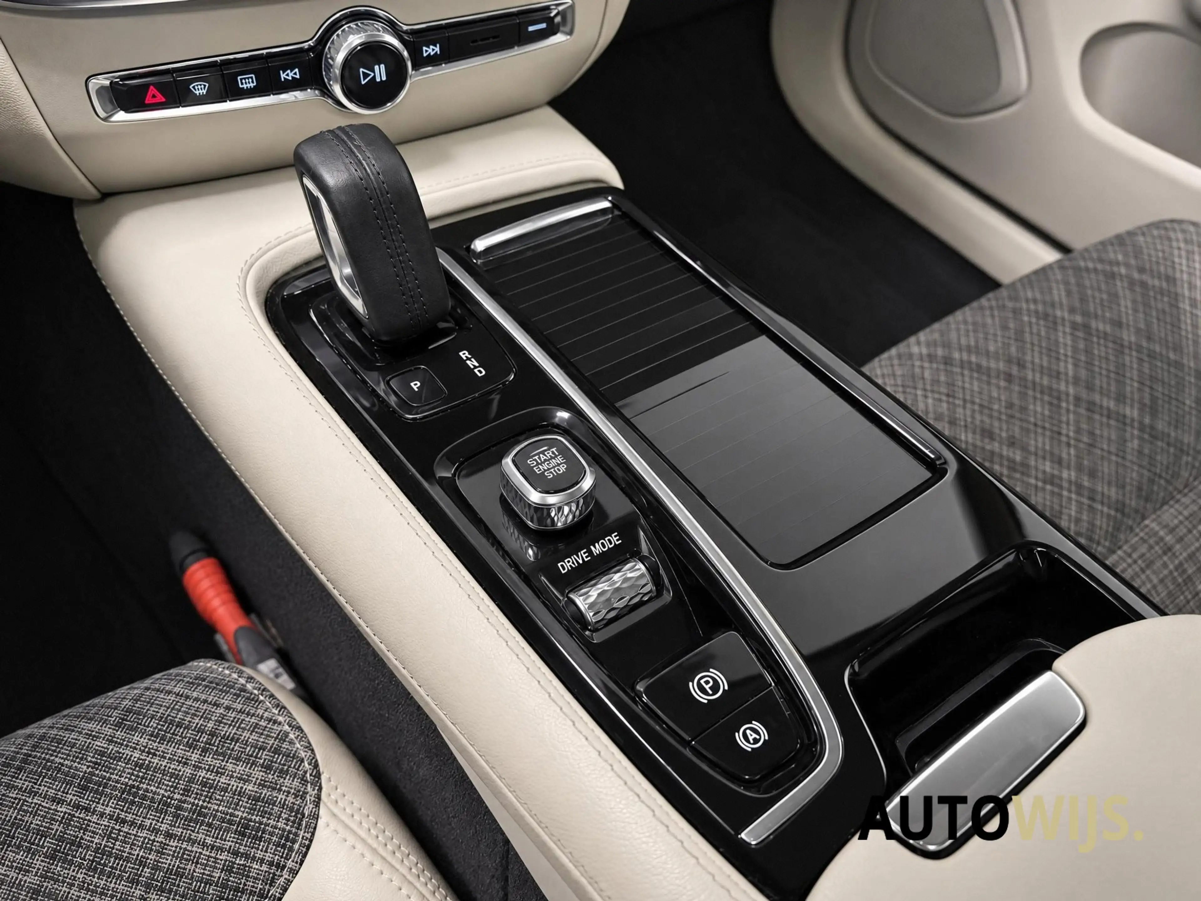Volvo V60 2.0 T6 Twin Engine AWD Momentum Pro|PANO|CAMERA|ST — photo 8