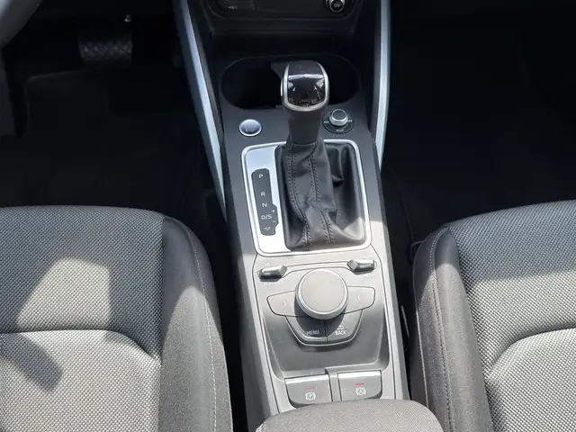 Audi Q2 view 7