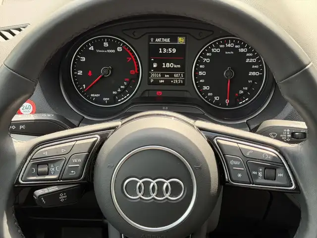 Audi Q2 view 9