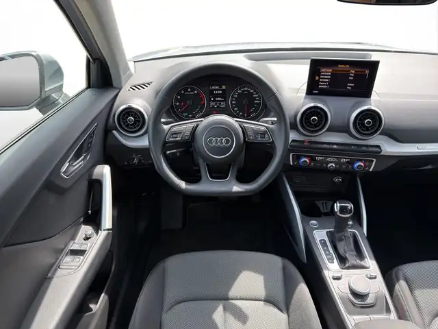 Audi Q2 view 8