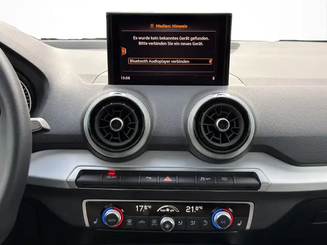 Audi Q2 view 6