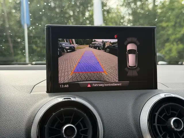 Audi Q2 view 15