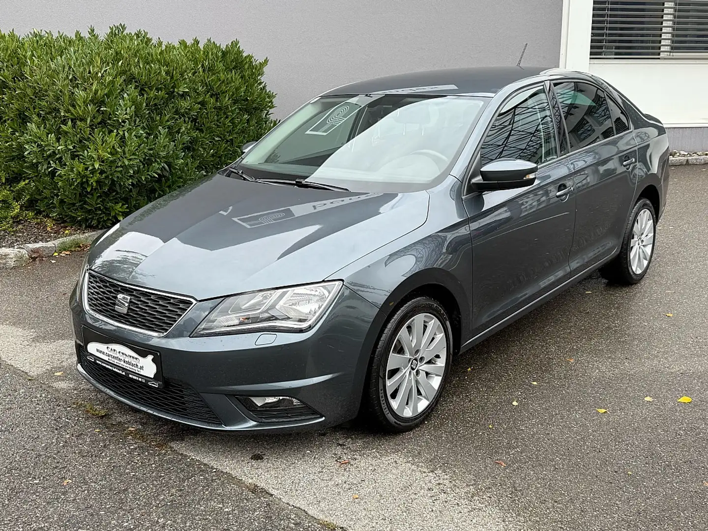 SEAT Toledo 1,6 TDI CR Executive Eco Grau - 1