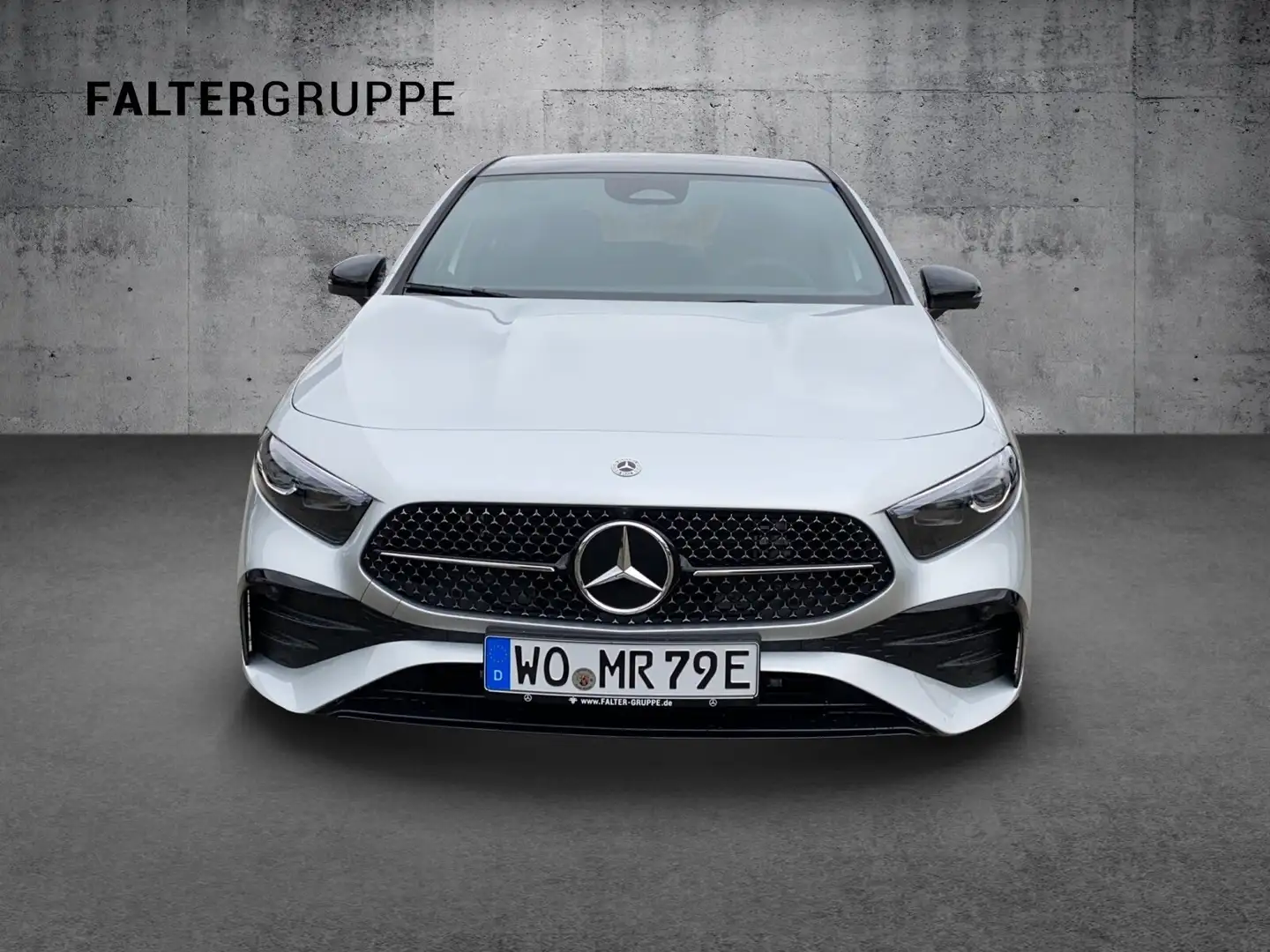 Mercedes-Benz A 250 A 250 e AMG+NIGHT+DISTR+PANO+360+SOUND+AMBI+MLED Silber - 2
