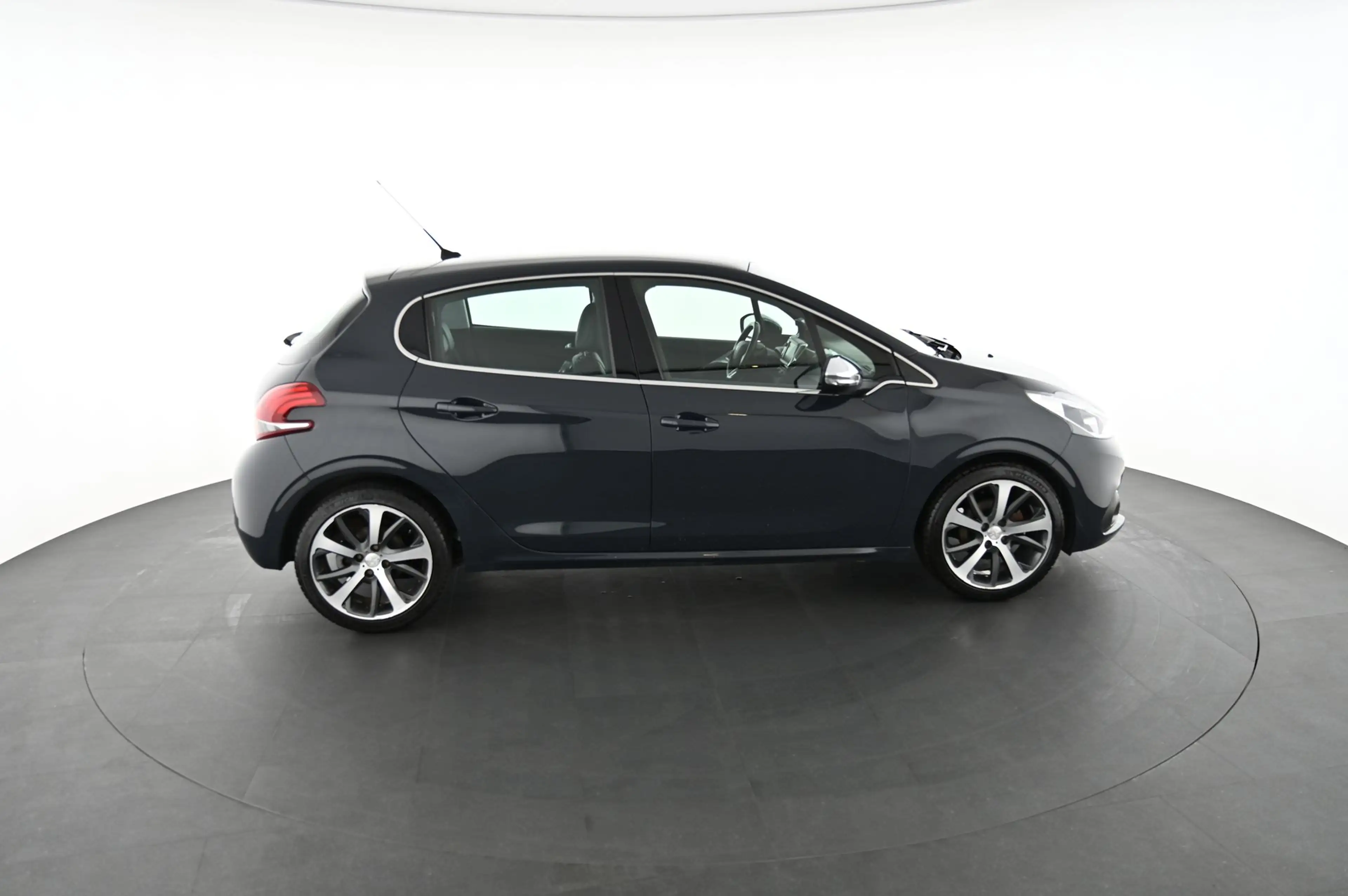 Peugeot 208 1.2 PureTech 110 Allure Pickerl NEU — photo 6