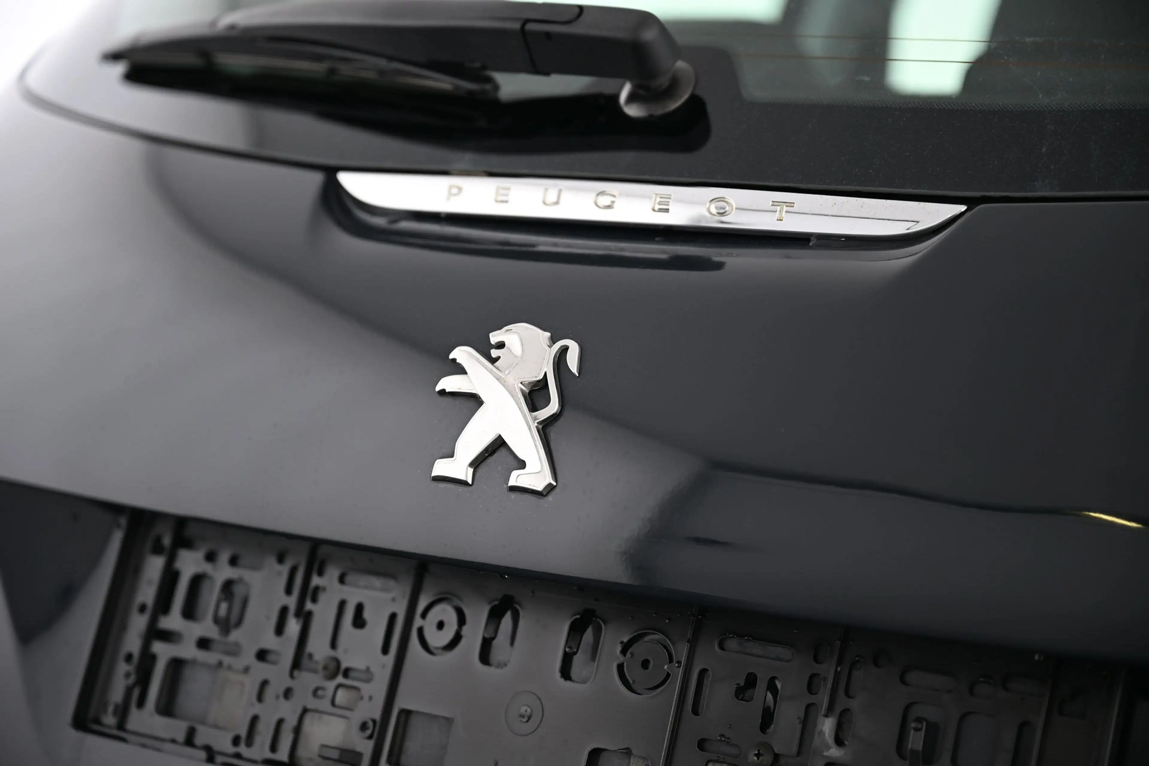 Peugeot 208 1.2 PureTech 110 Allure Pickerl NEU — photo 13