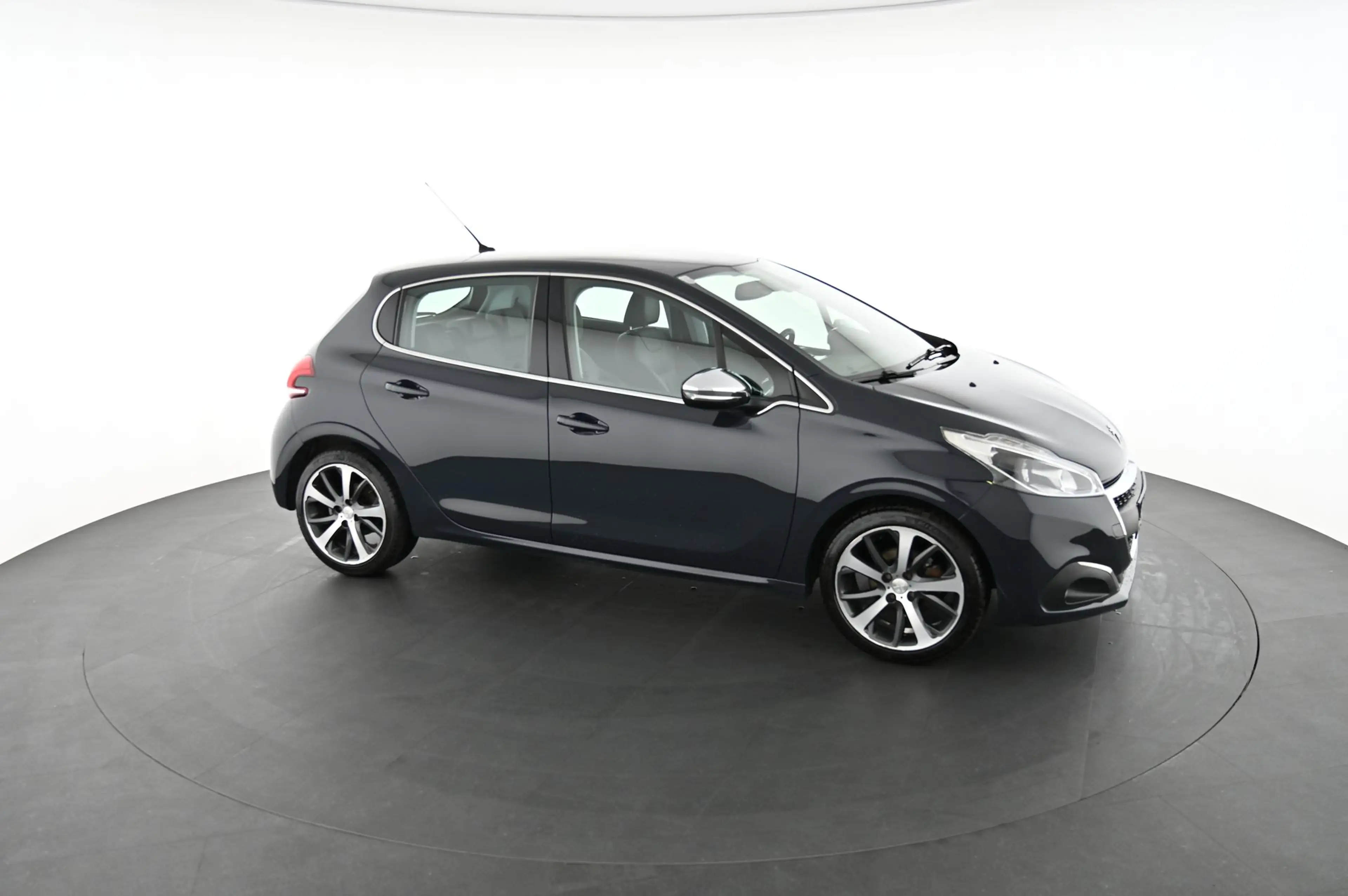 Peugeot 208 1.2 PureTech 110 Allure Pickerl NEU — photo 8