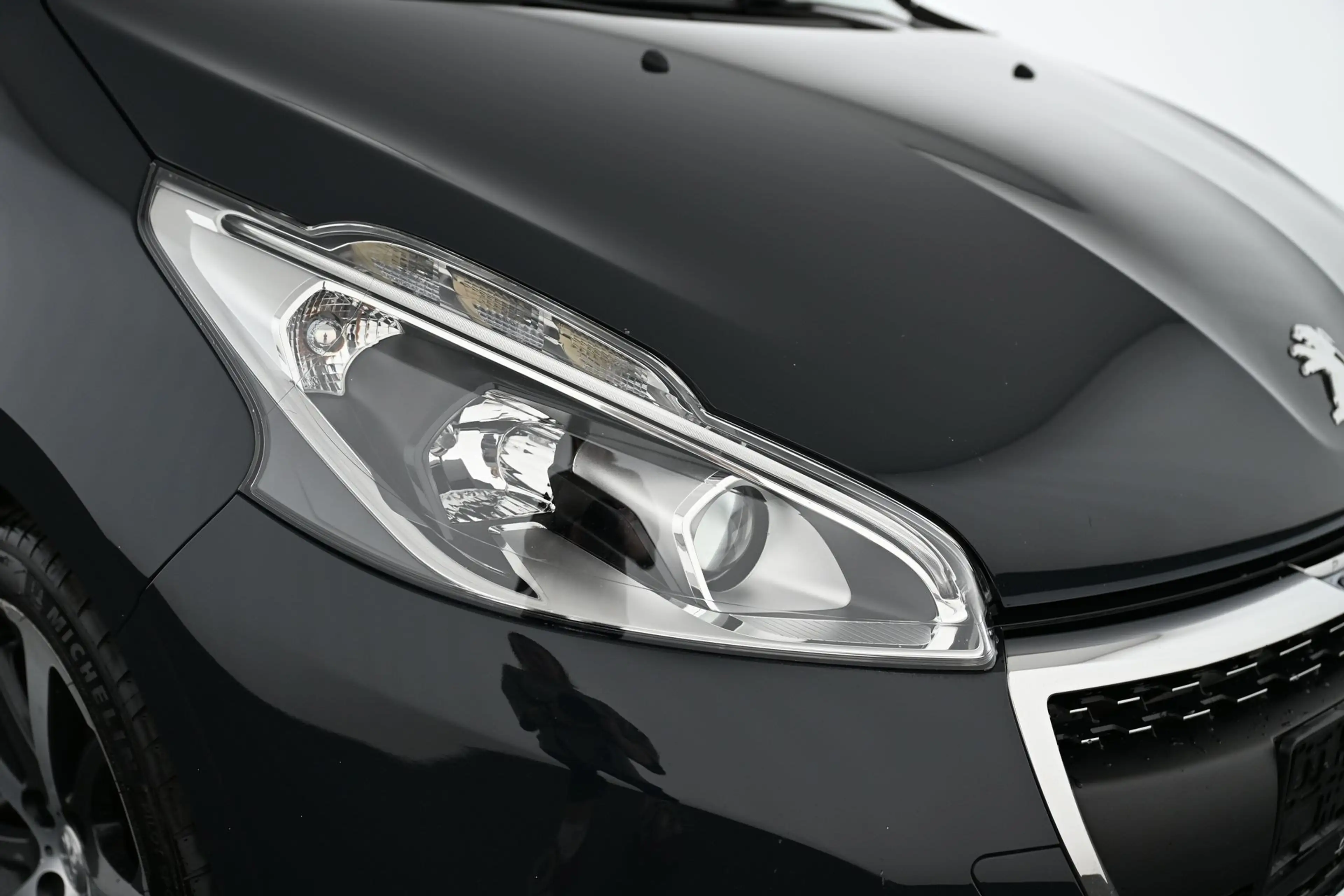 Peugeot 208 1.2 PureTech 110 Allure Pickerl NEU — photo 15