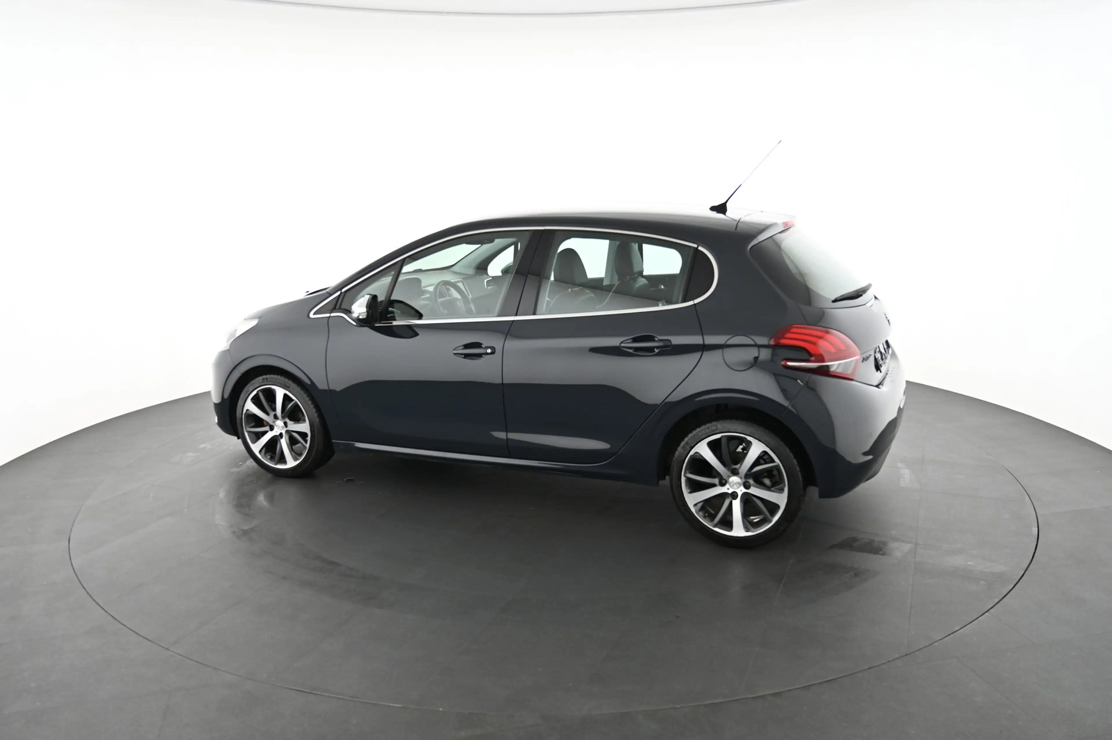 Peugeot 208 1.2 PureTech 110 Allure Pickerl NEU — photo 7