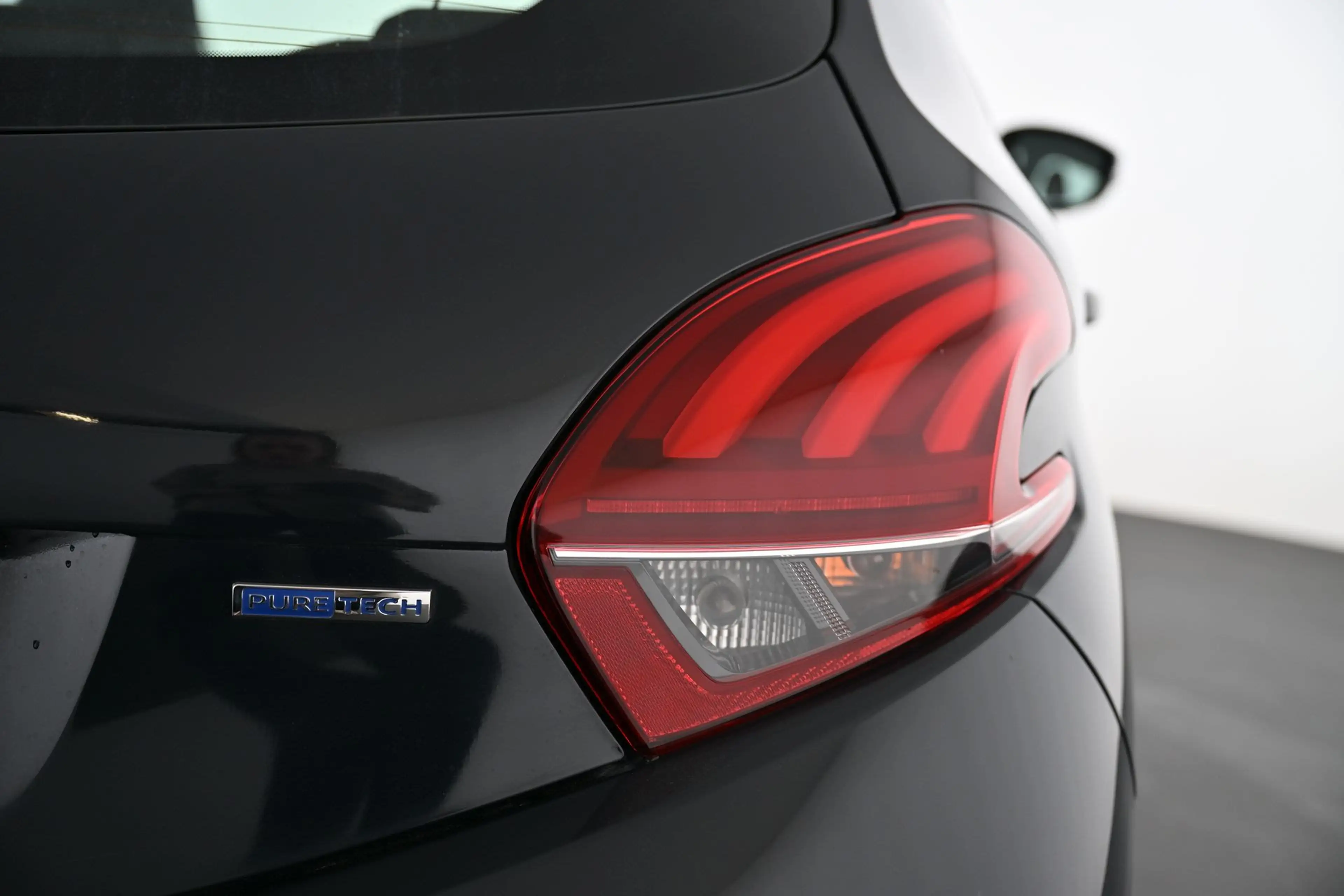 Peugeot 208 1.2 PureTech 110 Allure Pickerl NEU — photo 14