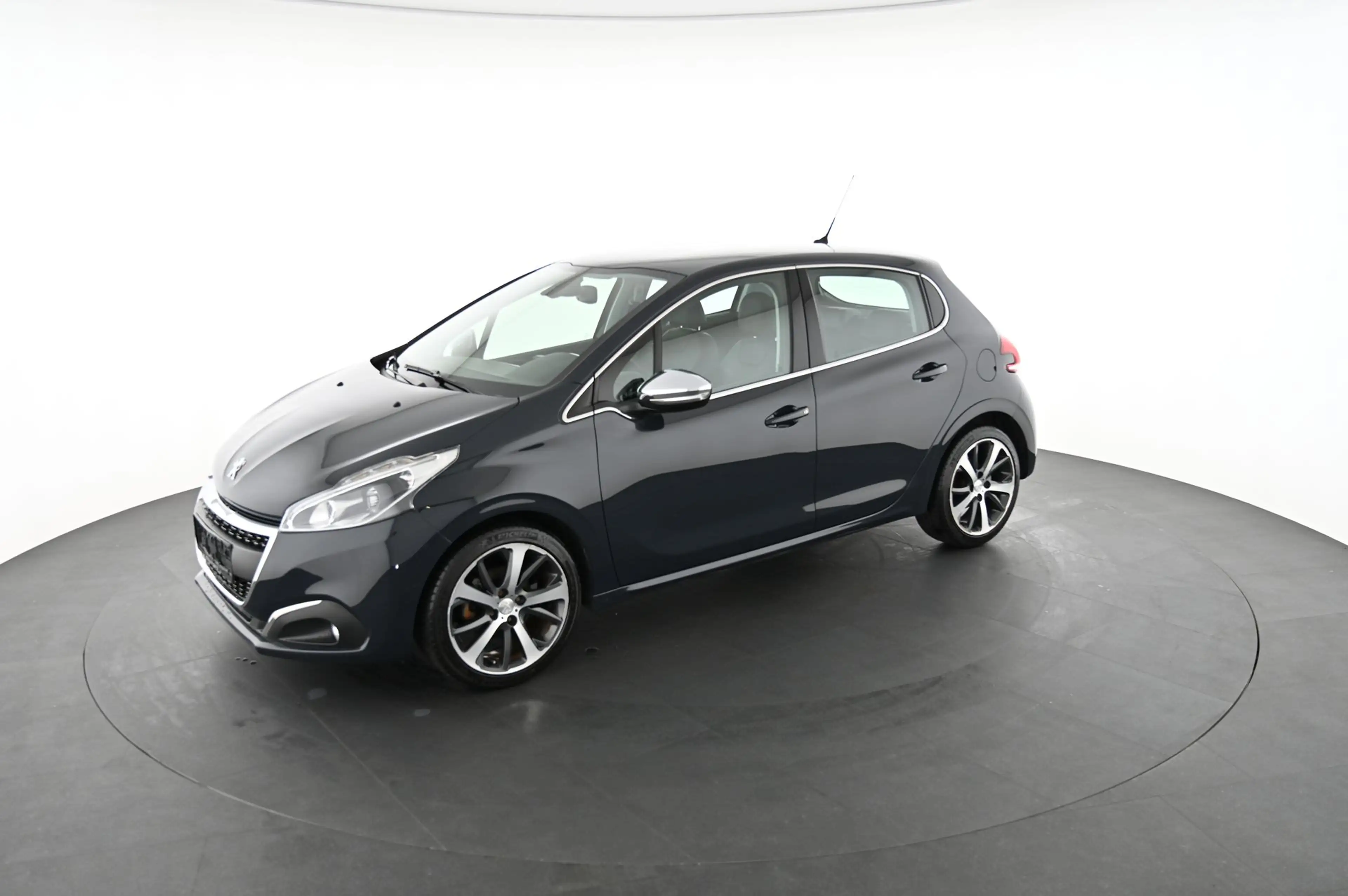 Peugeot 208 1.2 PureTech 110 Allure Pickerl NEU — photo 3