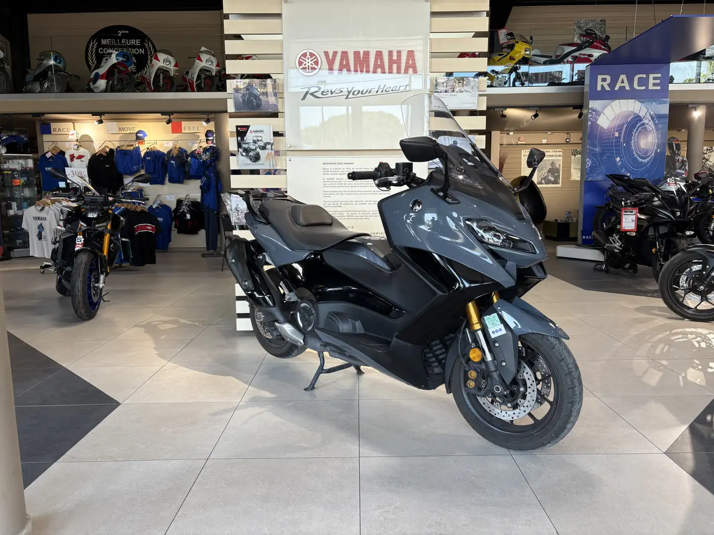 Yamaha TMAX 560 Gris - 2