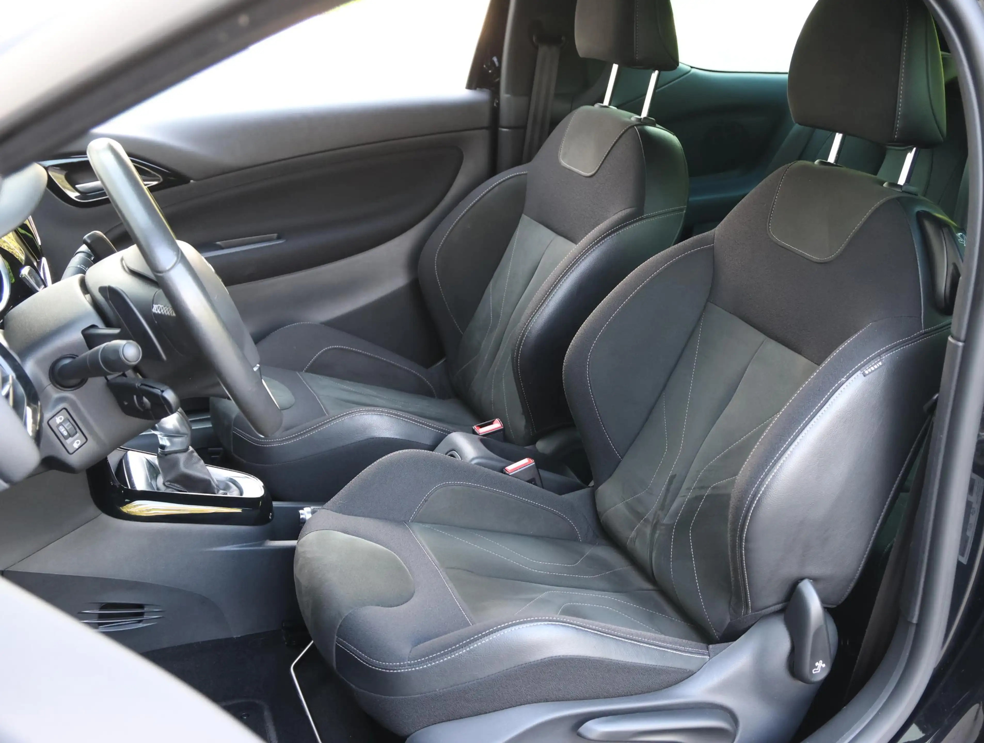 DS Automobiles DS 3 1.2 PureTech Connected Chic | Automaat | LM Velgen — photo 12