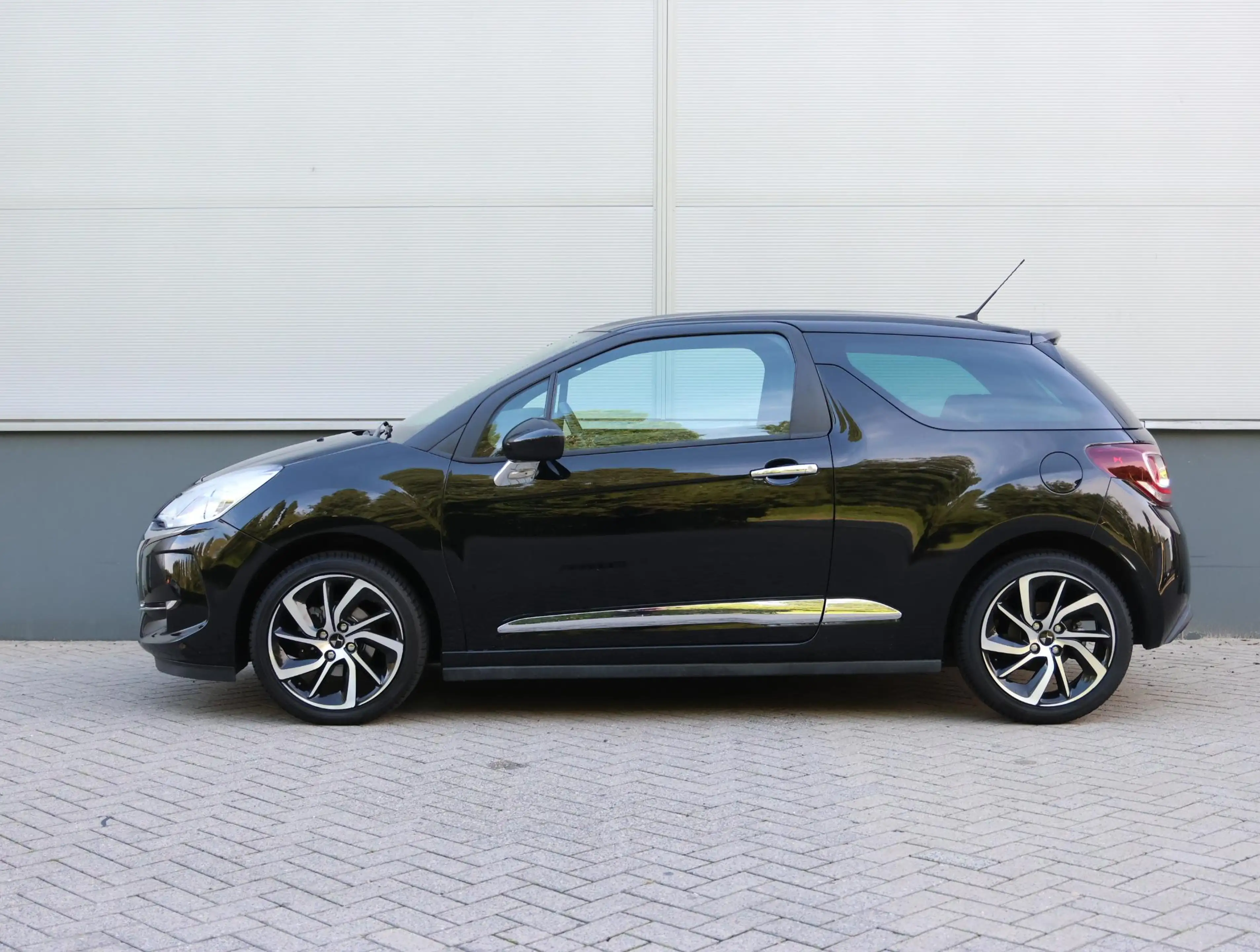 DS Automobiles DS 3 1.2 PureTech Connected Chic | Automaat | LM Velgen — photo 2