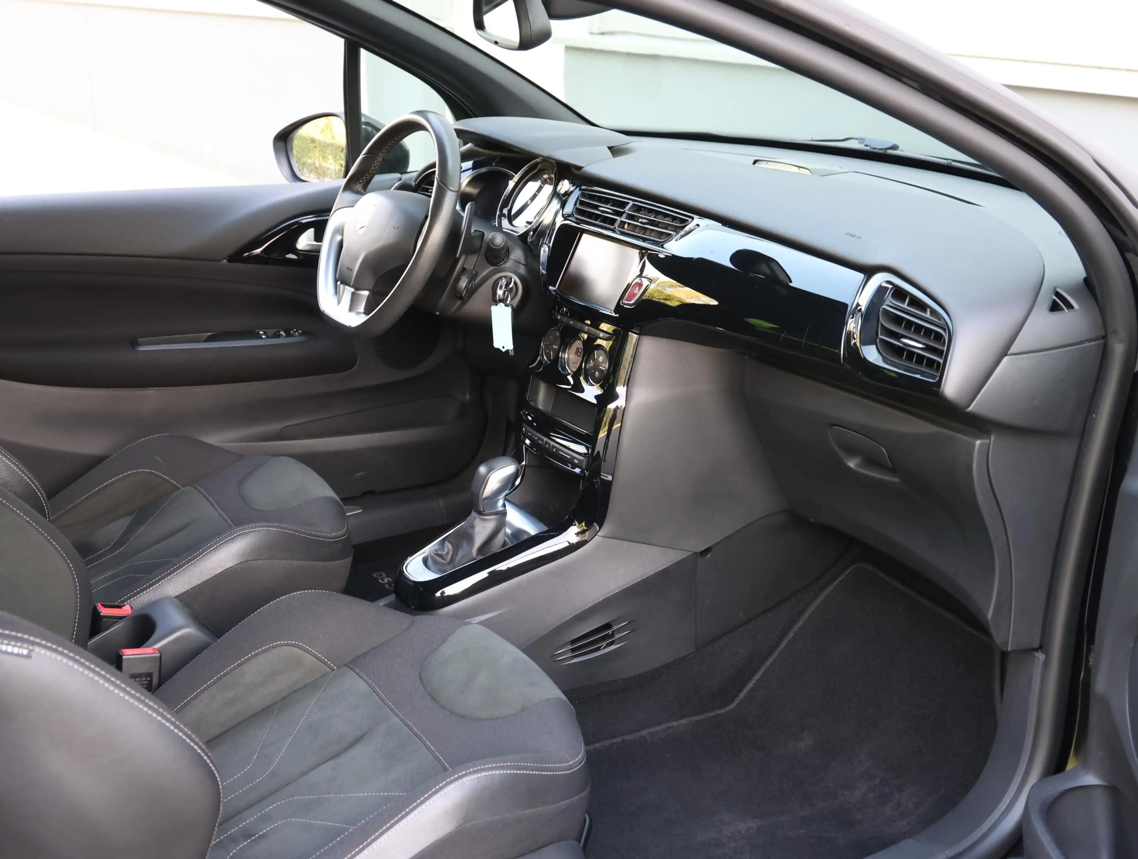 DS Automobiles DS 3 1.2 PureTech Connected Chic | Automaat | LM Velgen — photo 9