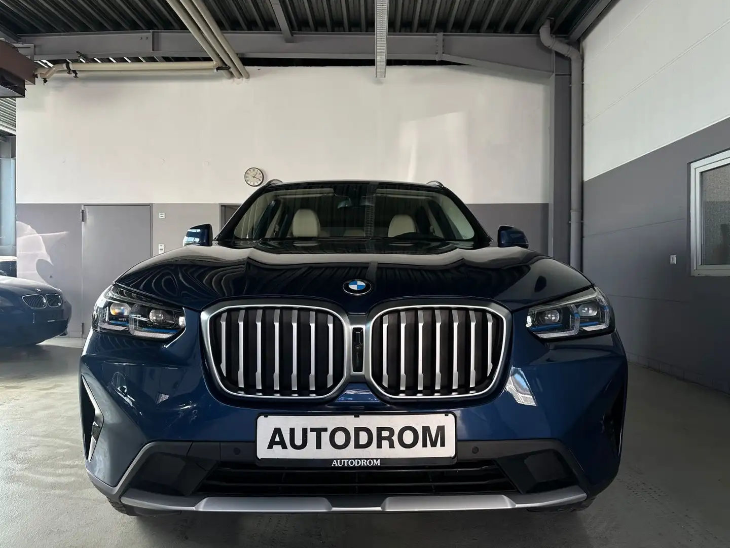 BMW X3 xDrive 20 i /Live-Cockpit Prof./360° /Laser Blau - 2