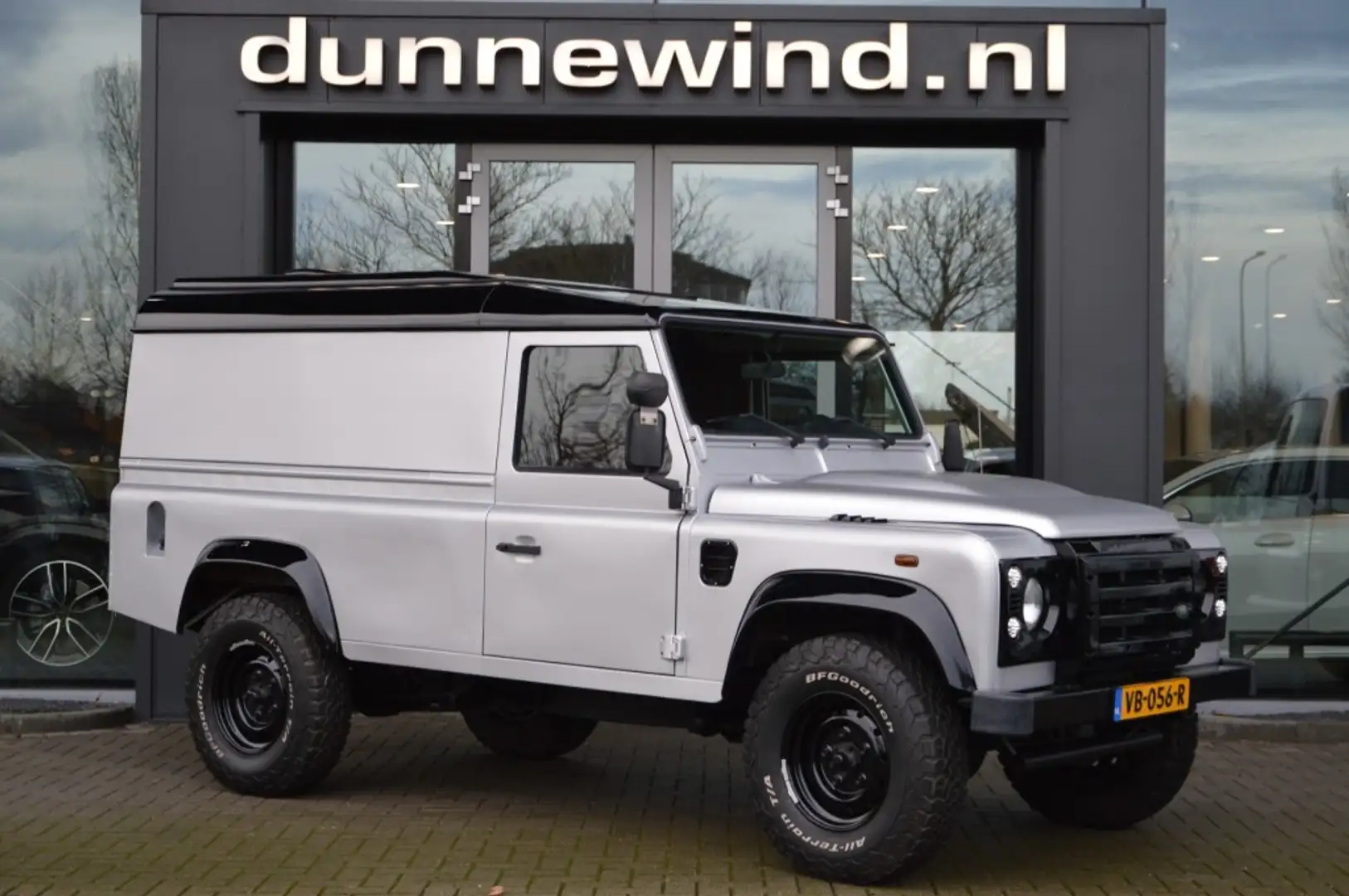 Land Rover Defender 110 HT 2.2d AIRCO*CV*Electische Ramen Grijs - 1