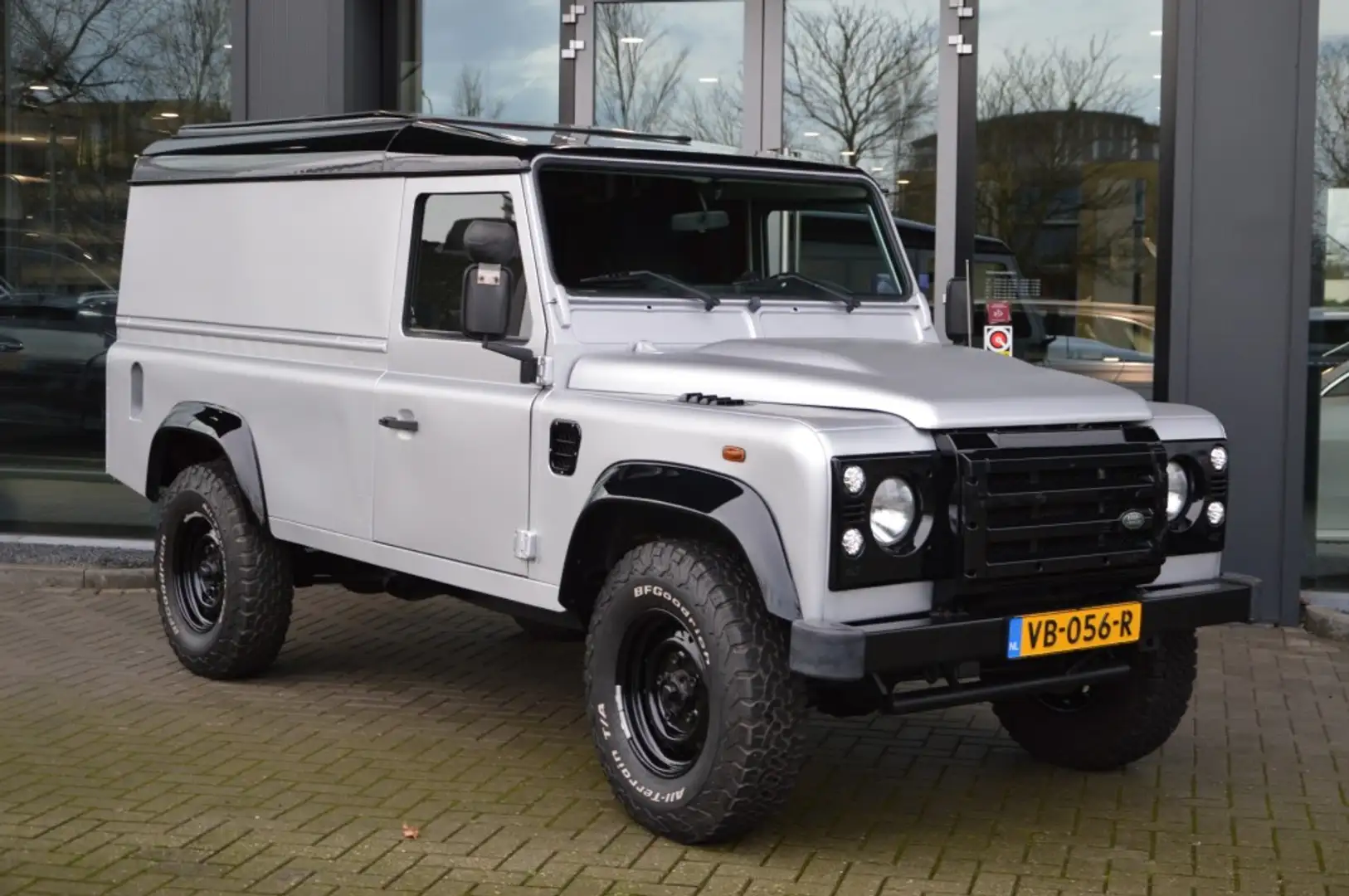 Land Rover Defender 110 HT 2.2d AIRCO*CV*Electische Ramen Grijs - 2