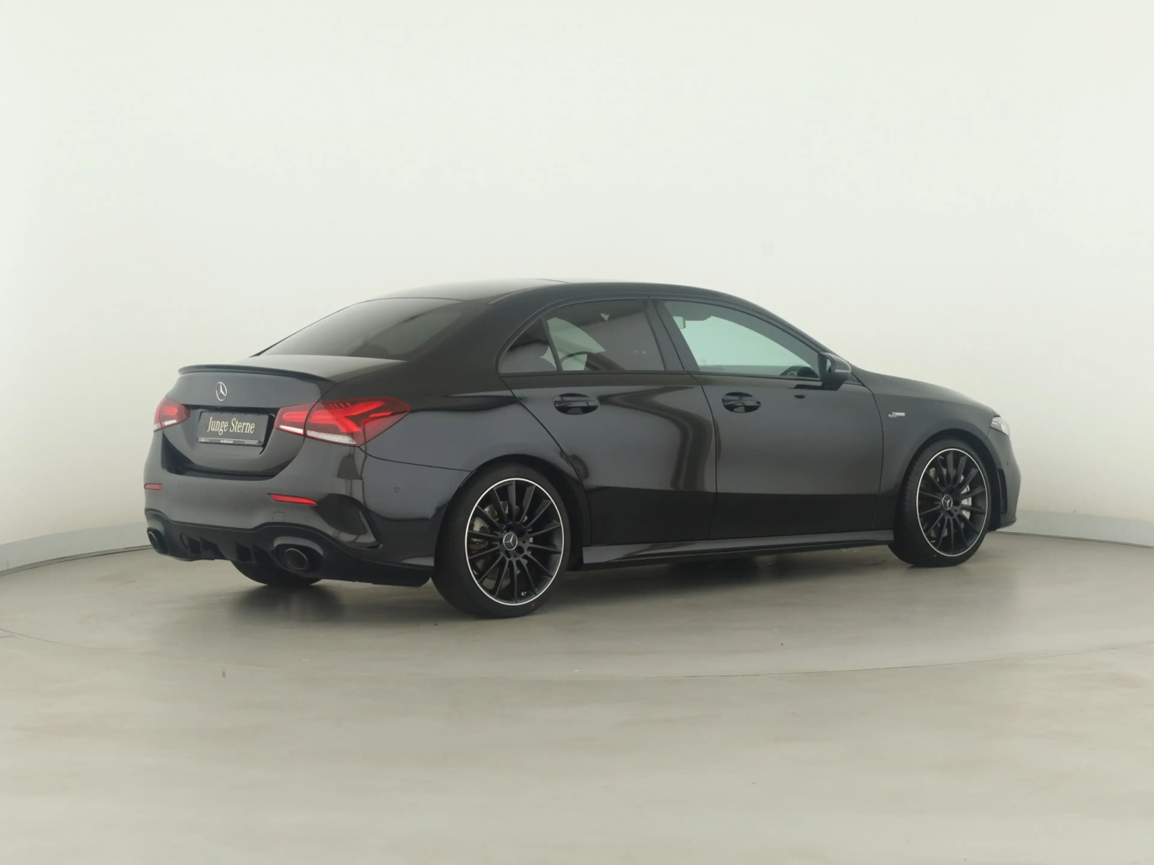 Mercedes-Benz A 35 AMG 4M *Multibeam*Panorama*PTS*Kamera*SHZG* — photo 6