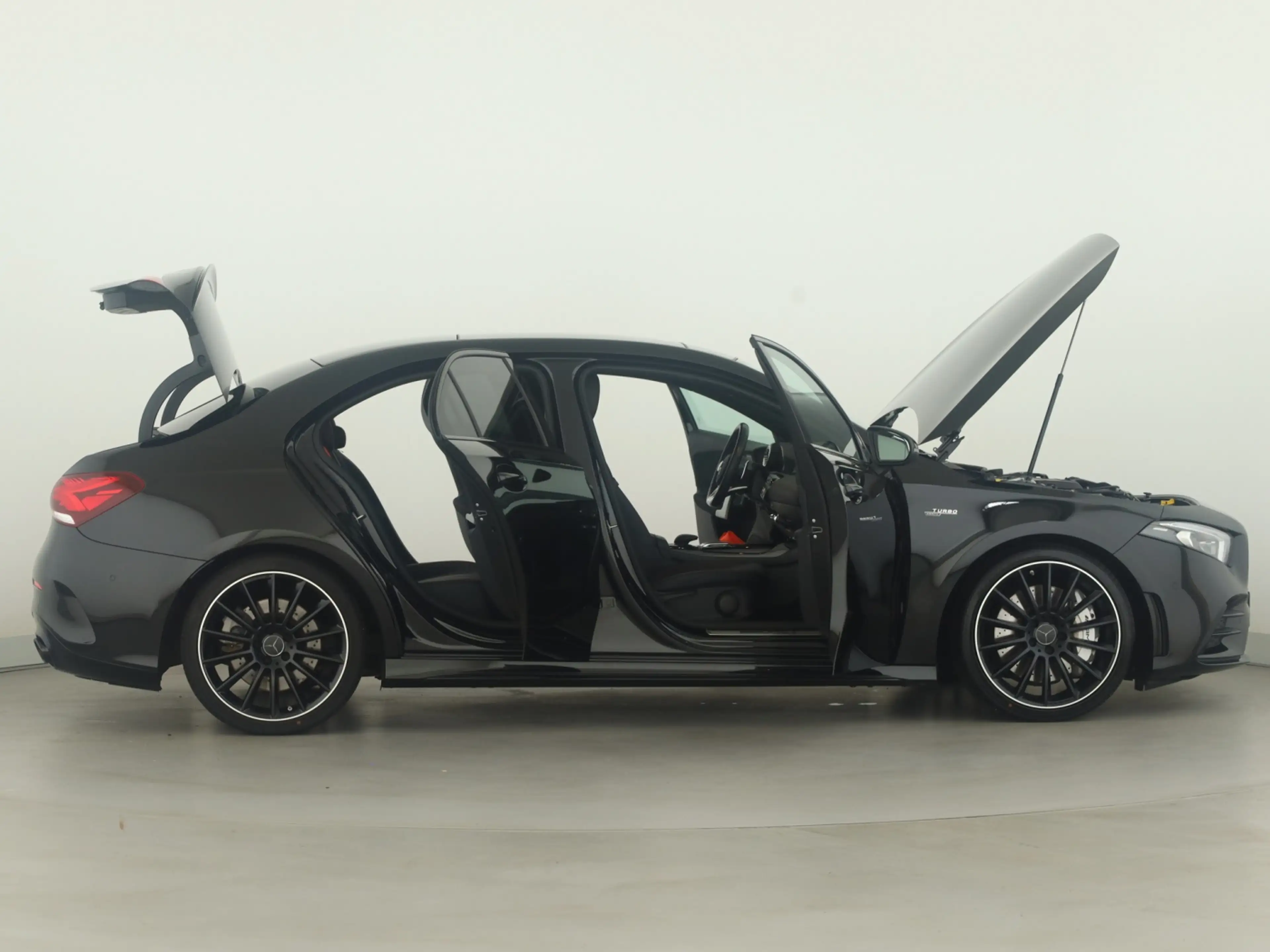 Mercedes-Benz A 35 AMG 4M *Multibeam*Panorama*PTS*Kamera*SHZG* — photo 8