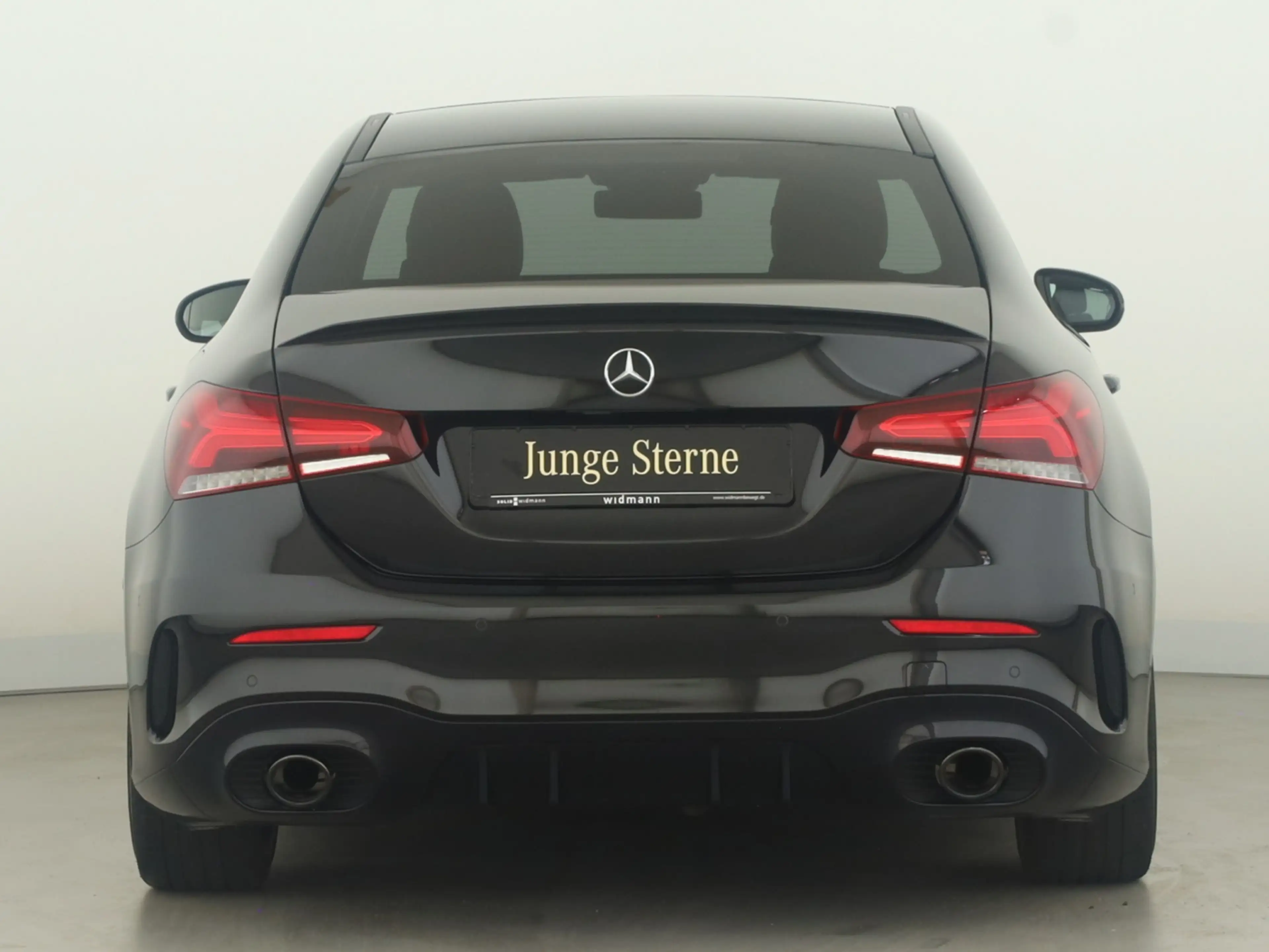 Mercedes-Benz A 35 AMG 4M *Multibeam*Panorama*PTS*Kamera*SHZG* — photo 4