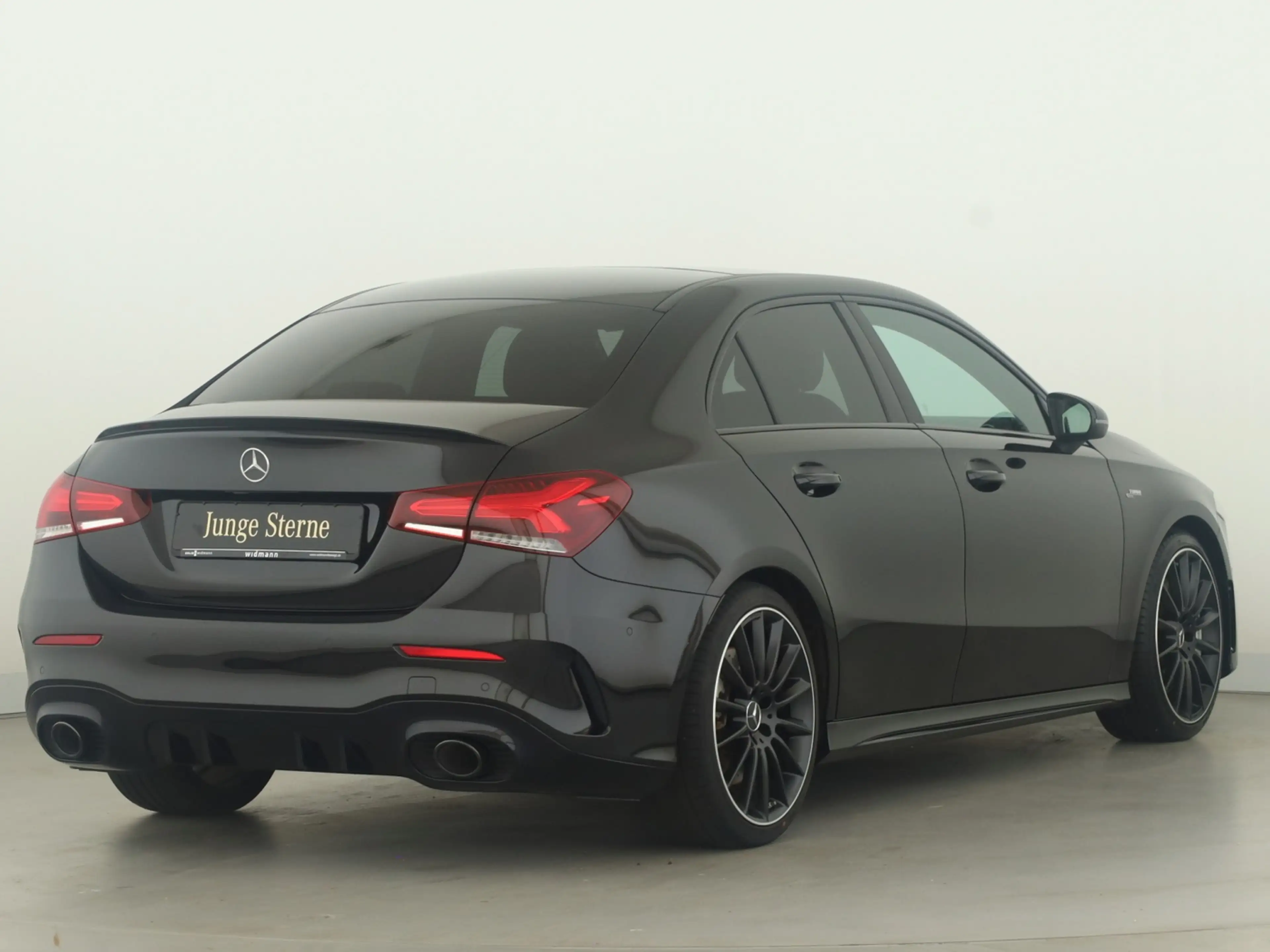 Mercedes-Benz A 35 AMG 4M *Multibeam*Panorama*PTS*Kamera*SHZG* — photo 2