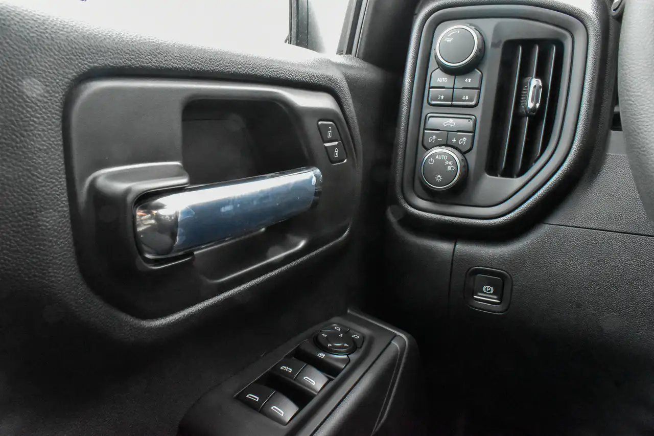 Chevrolet Silverado 1500 снимка Chevrolet Silverado 1500