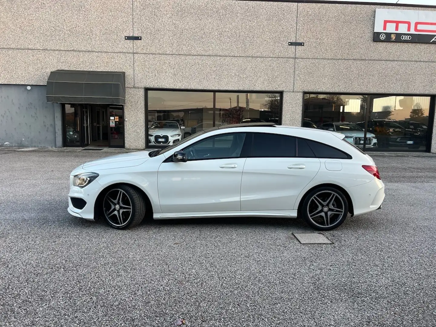 Mercedes-Benz CLA 220 CDI Shooting Brake Premium AMG TETTO APRIBILE FULL Bianco - 2