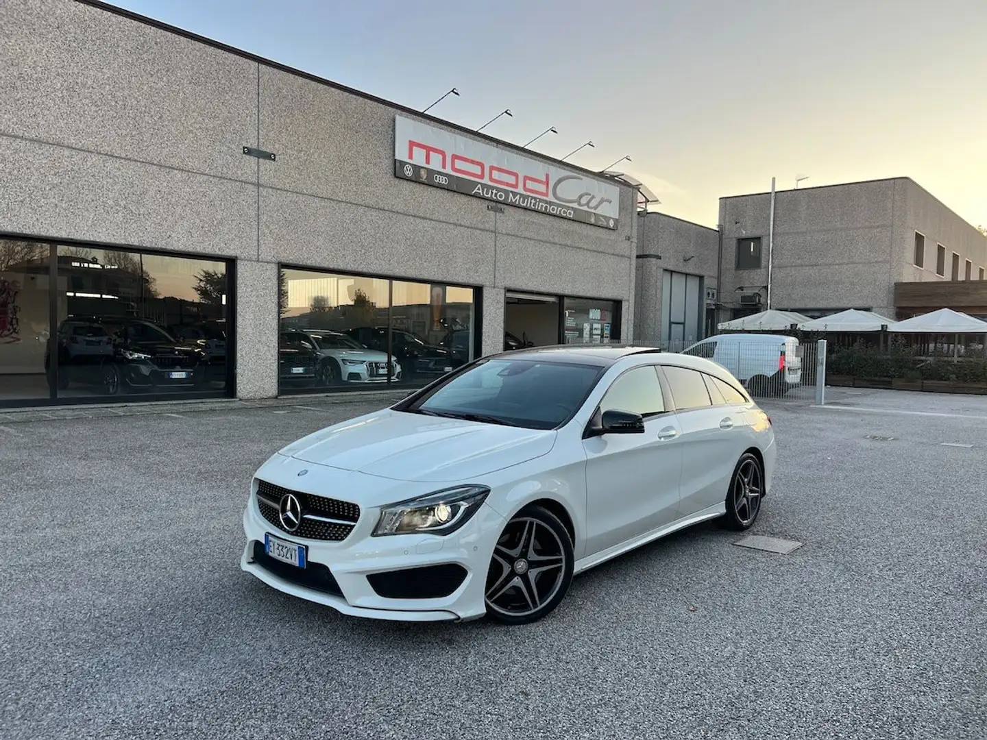 Mercedes-Benz CLA 220 CDI Shooting Brake Premium AMG TETTO APRIBILE FULL Bianco - 1