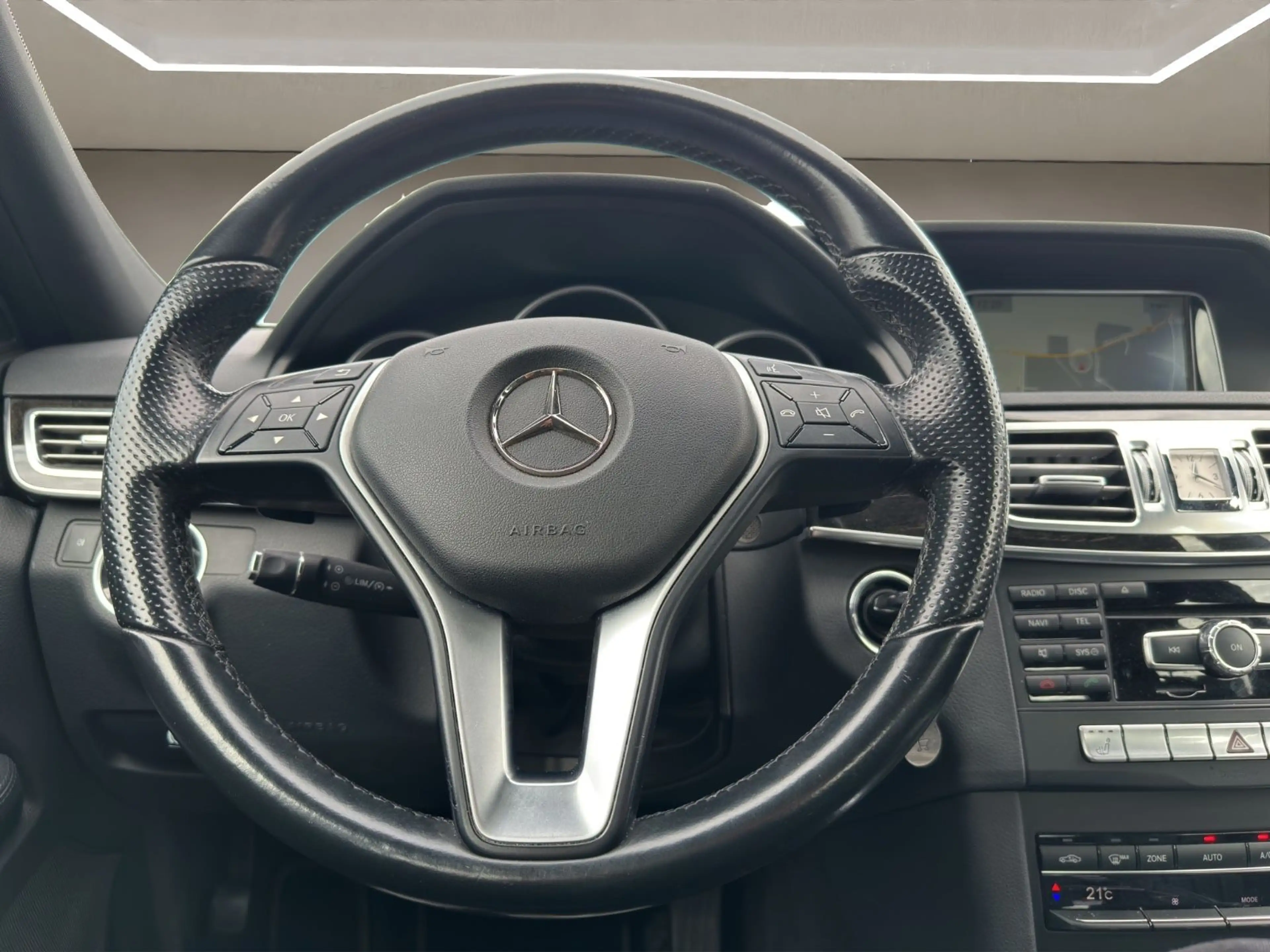 Mercedes-Benz E 220 CDI BlueEfficiency Navi LEDER LED PDC — photo 13