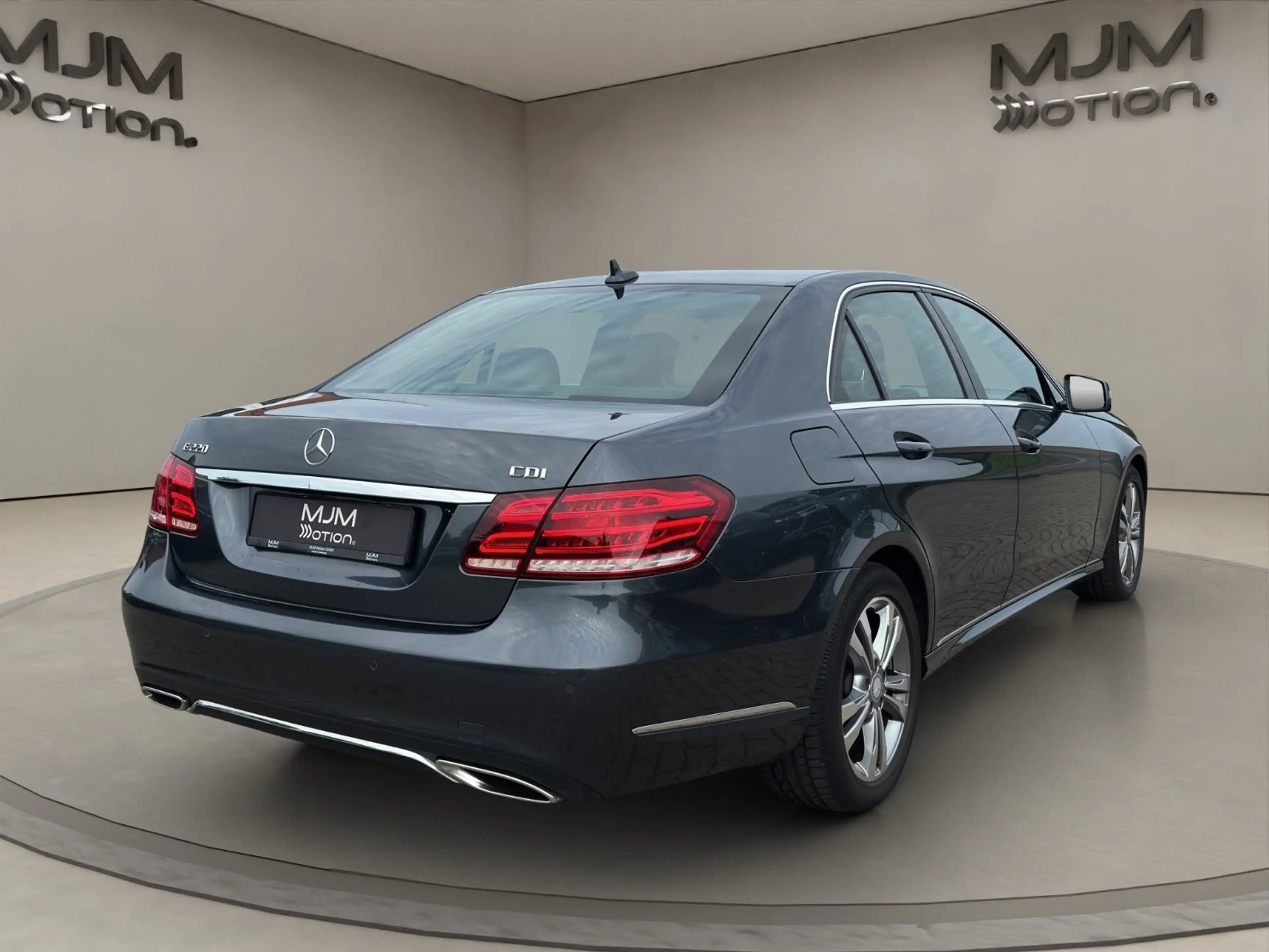 Mercedes-Benz E 220 CDI BlueEfficiency Navi LEDER LED PDC — photo 4
