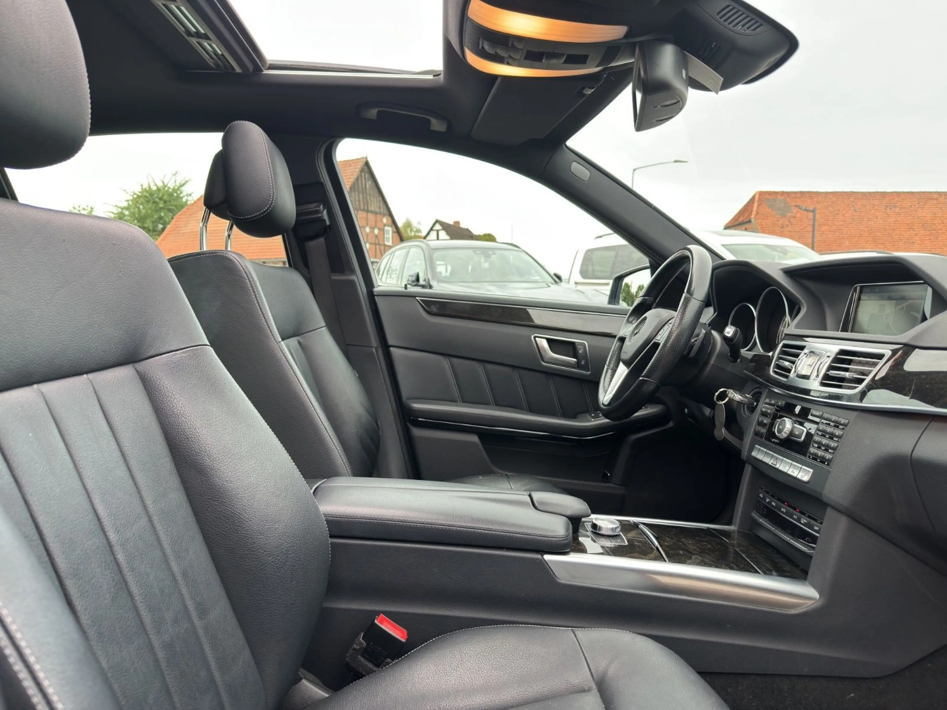 Mercedes-Benz E 220 CDI BlueEfficiency Navi LEDER LED PDC — photo 15