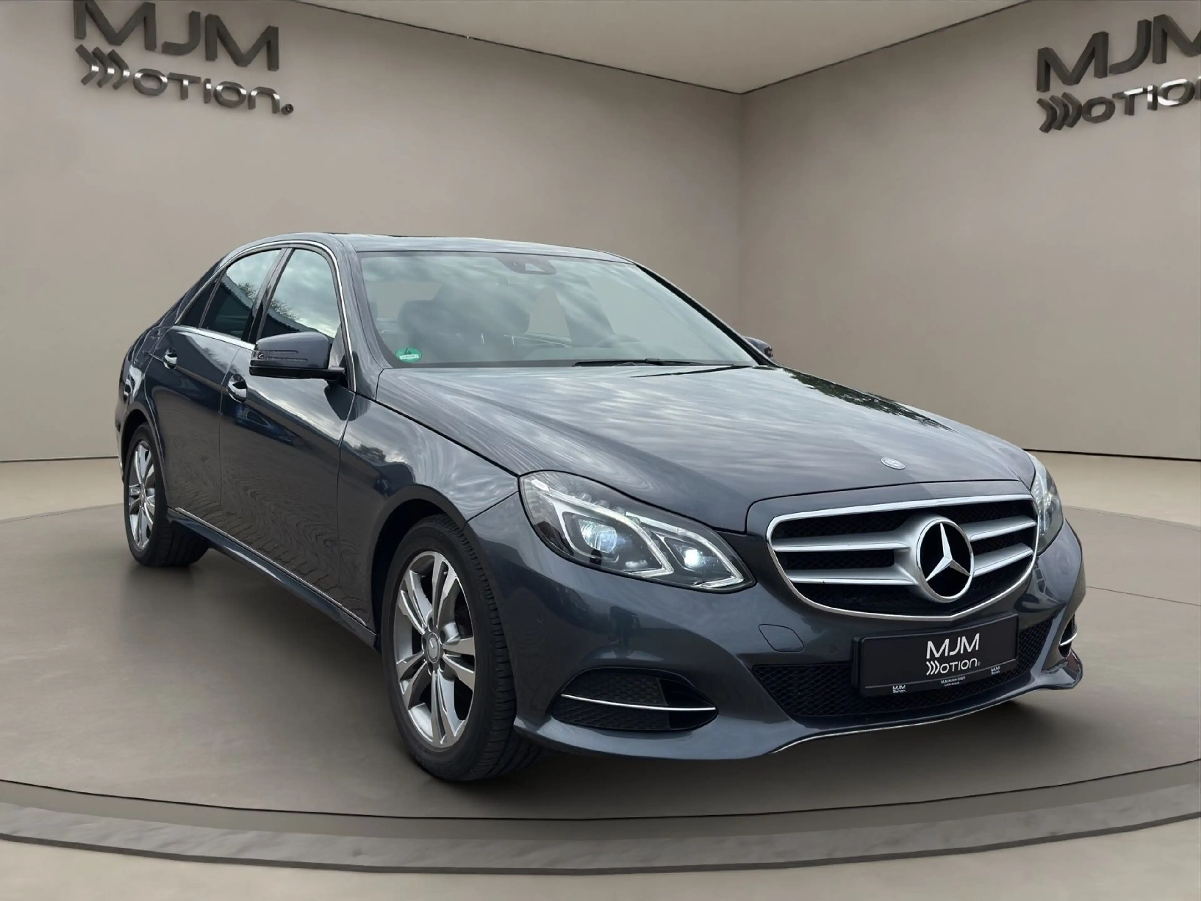 Mercedes-Benz E 220 CDI BlueEfficiency Navi LEDER LED PDC