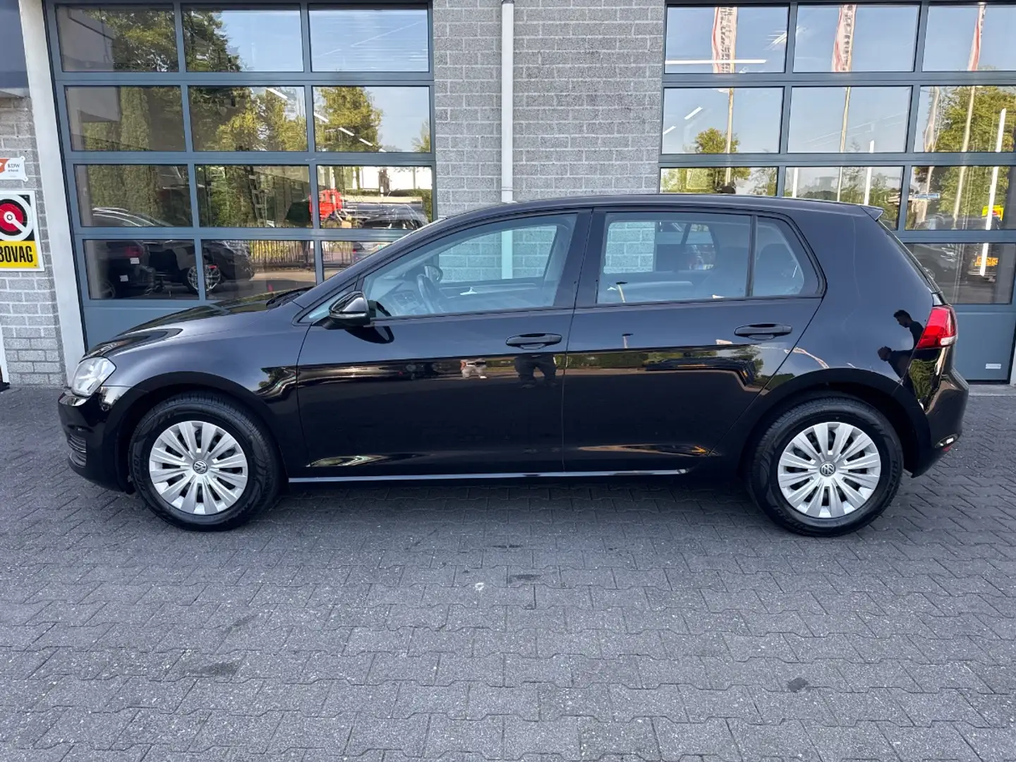 Volkswagen Golf 1.2 TSI Trendline | AIRCO | NL AUTO | Zwart - 2