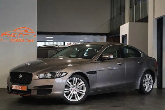 Jaguar XE XE 20t Navi LijnA Leder Camera Elek. Z Garantie*