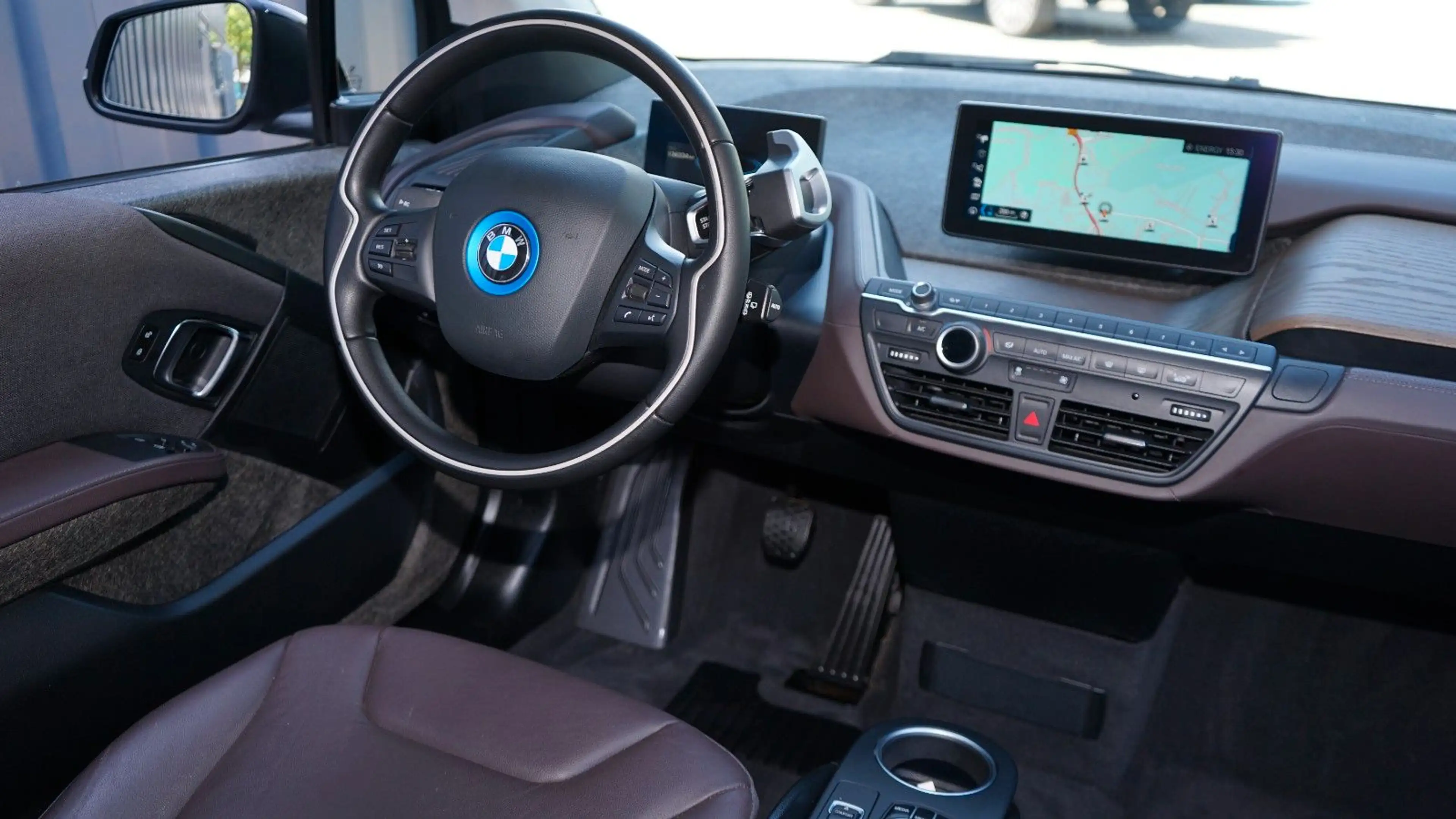 BMW i3 120AH SPORT PAKET*TWO TONE*LEDER TRUFFLE*20" — photo 9