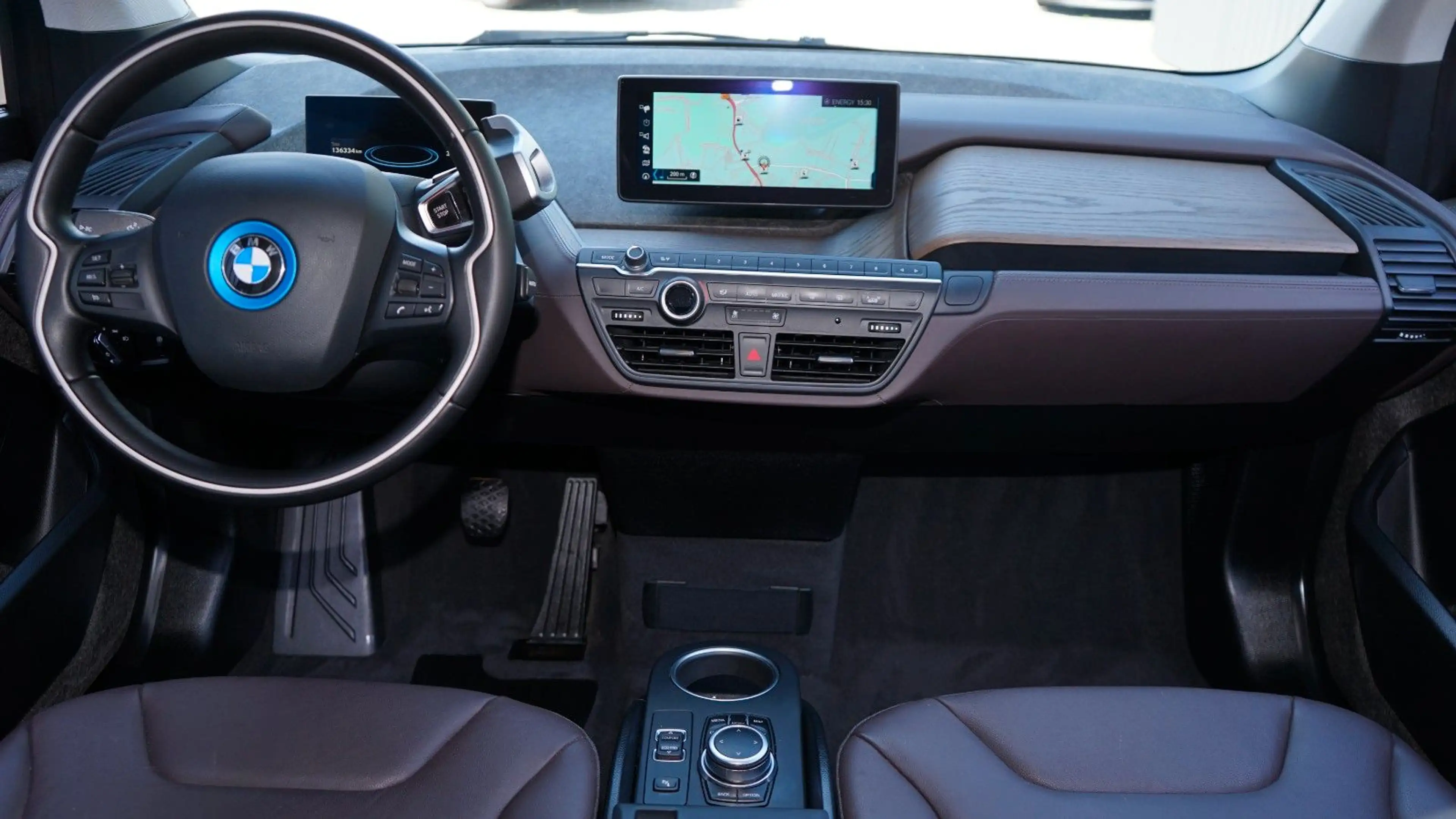 BMW i3 120AH SPORT PAKET*TWO TONE*LEDER TRUFFLE*20" — photo 4