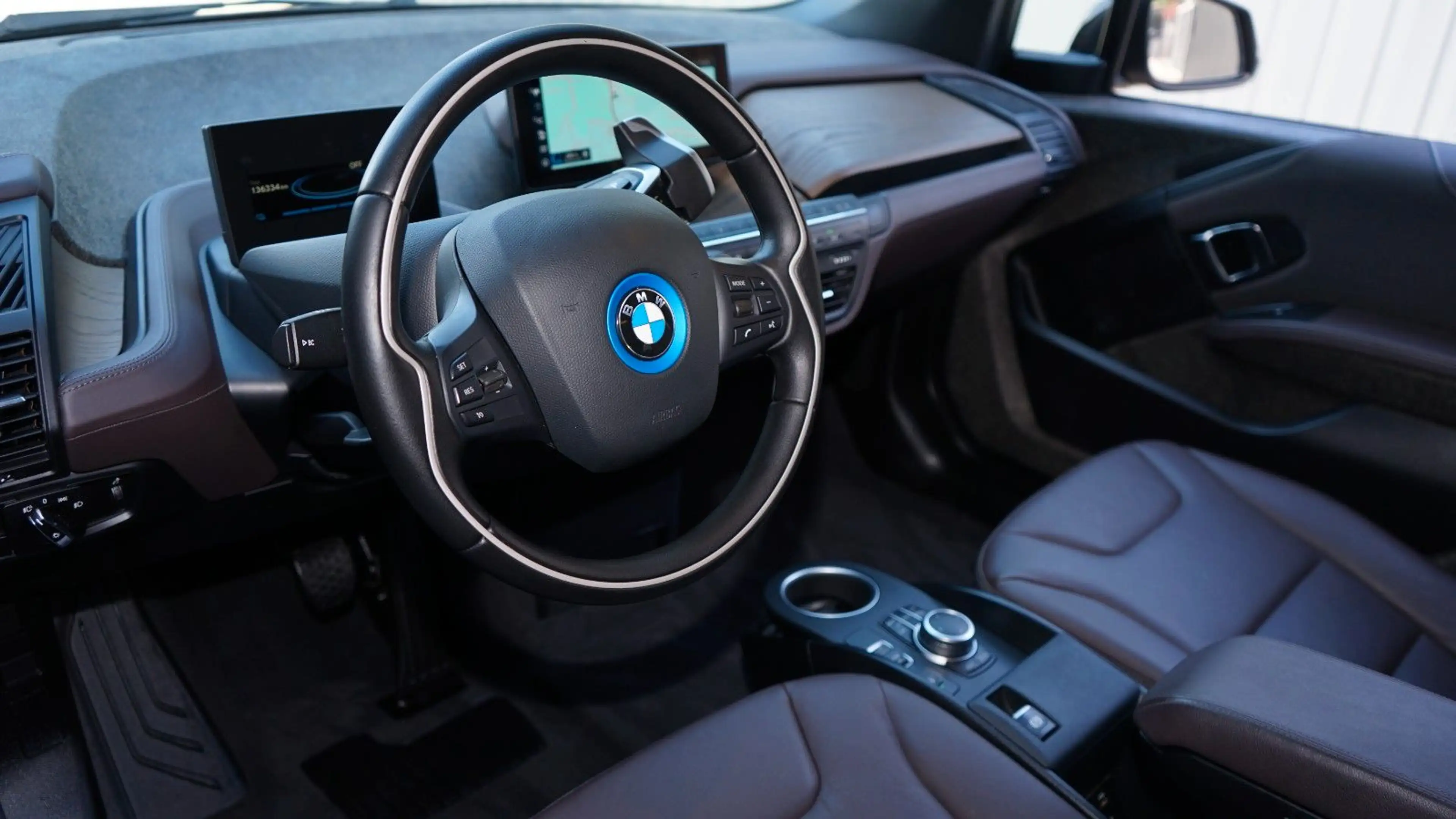 BMW i3 120AH SPORT PAKET*TWO TONE*LEDER TRUFFLE*20" — photo 3