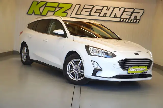 Ford Focus view 3
