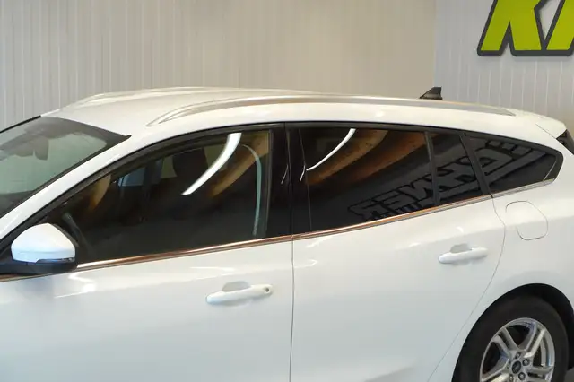 Ford Focus view 12