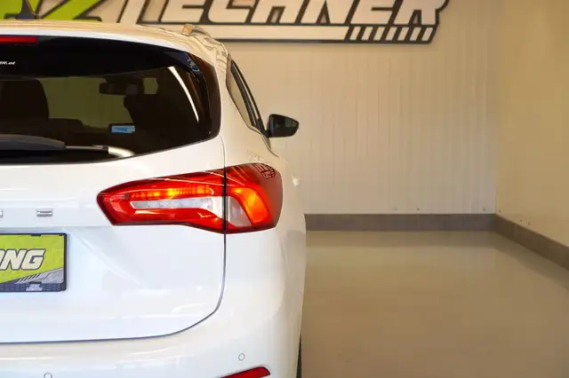 Ford Focus view 6