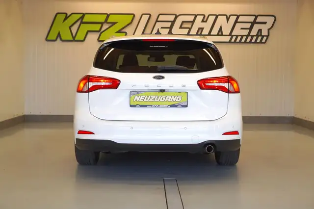 Ford Focus view 5