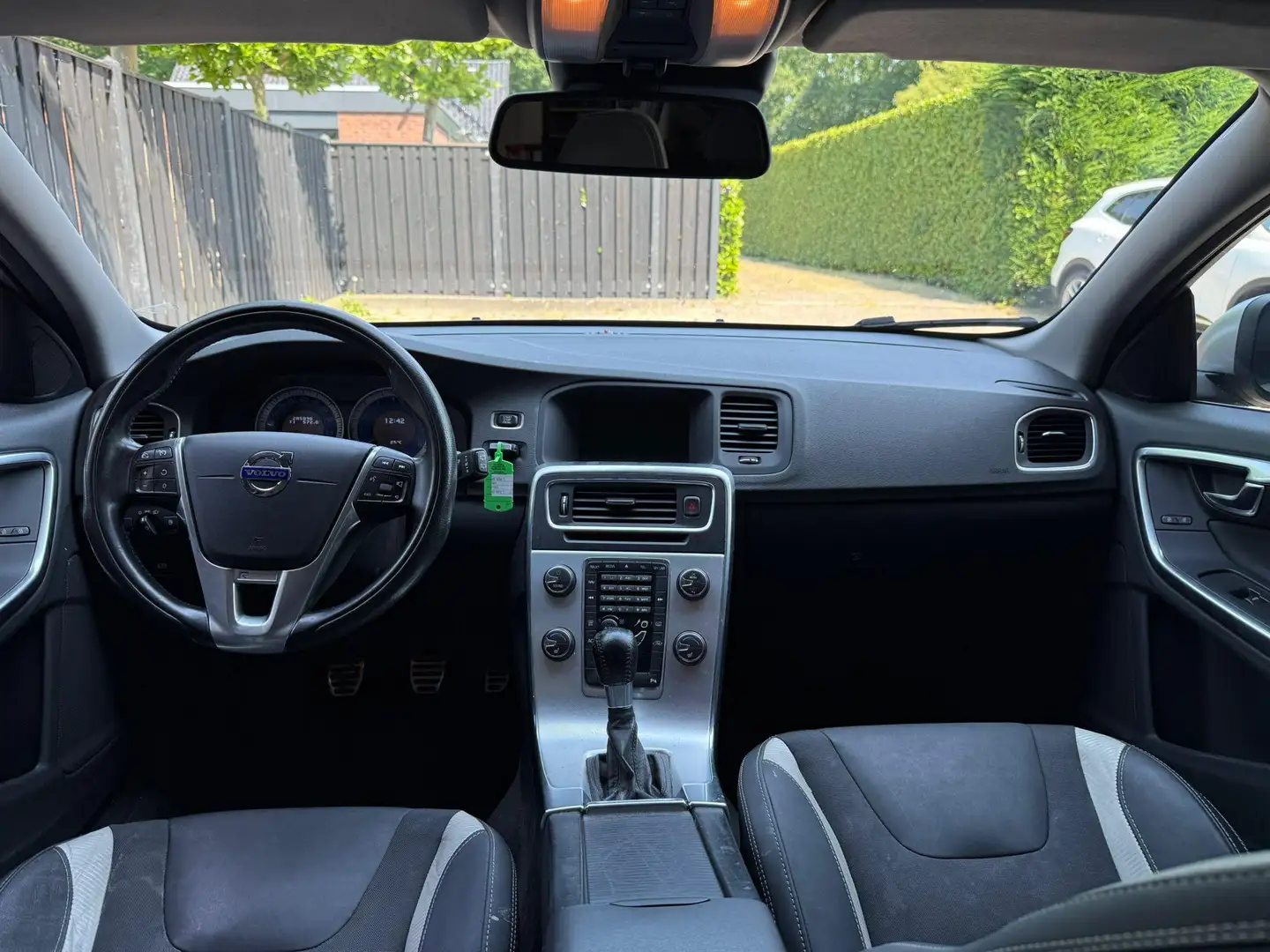 Volvo V60 1.6 T3 R-Design Šedá - 2